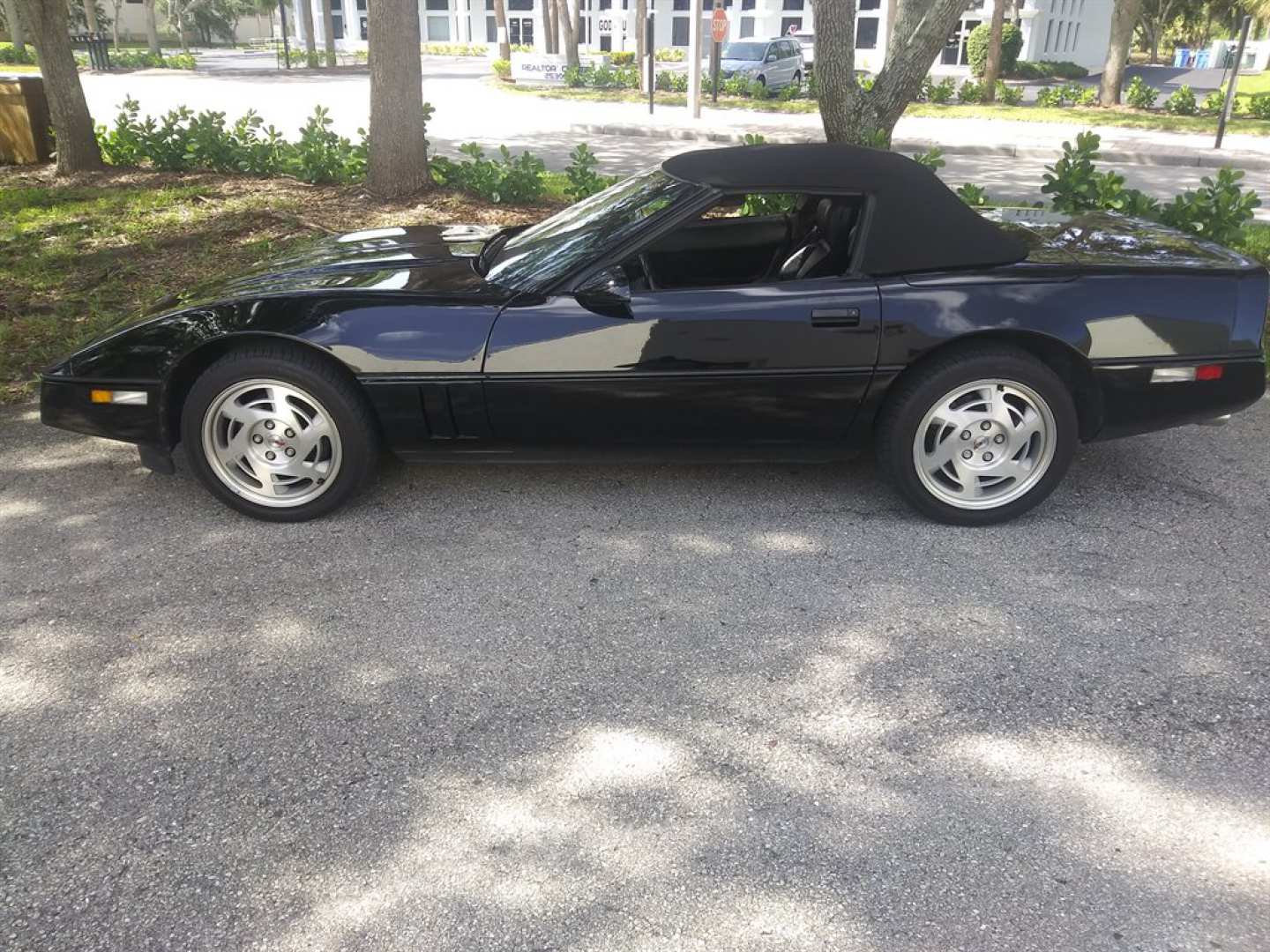 3rd Image of a 1990 CHEVROLET CORVETTE