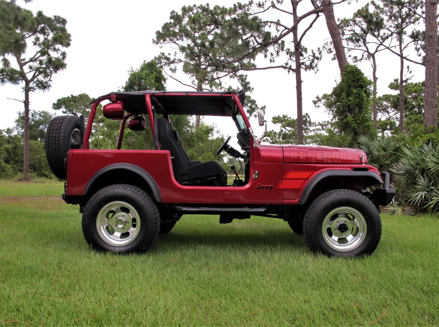 2nd Image of a 1985 JEEP CJ7