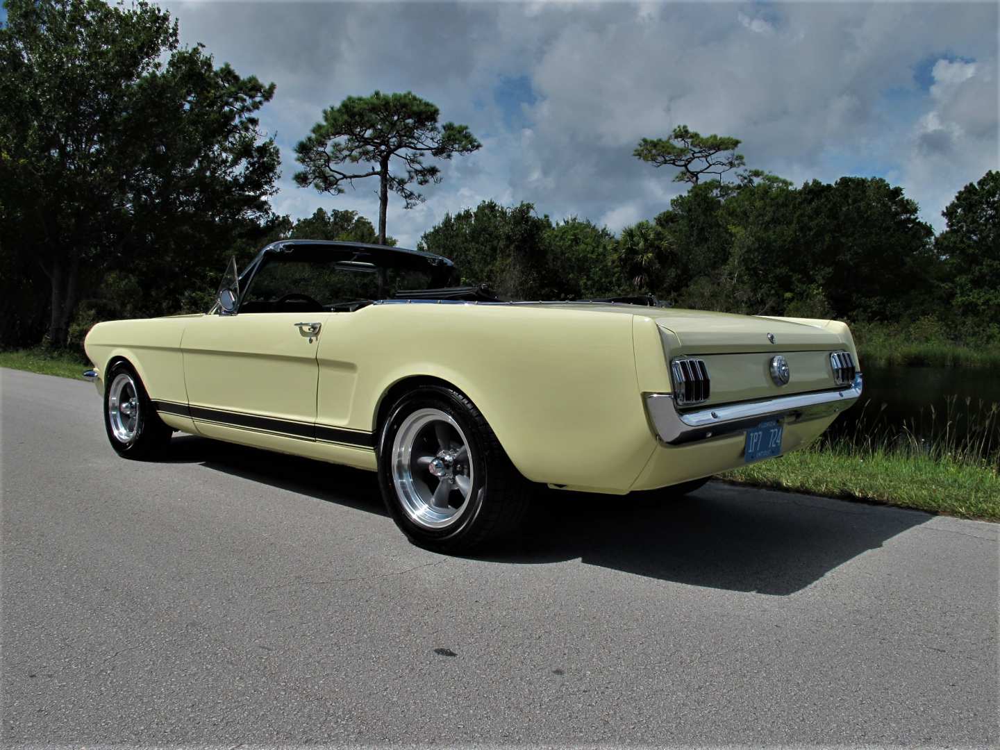 1st Image of a 1966 FORD MUSTANG