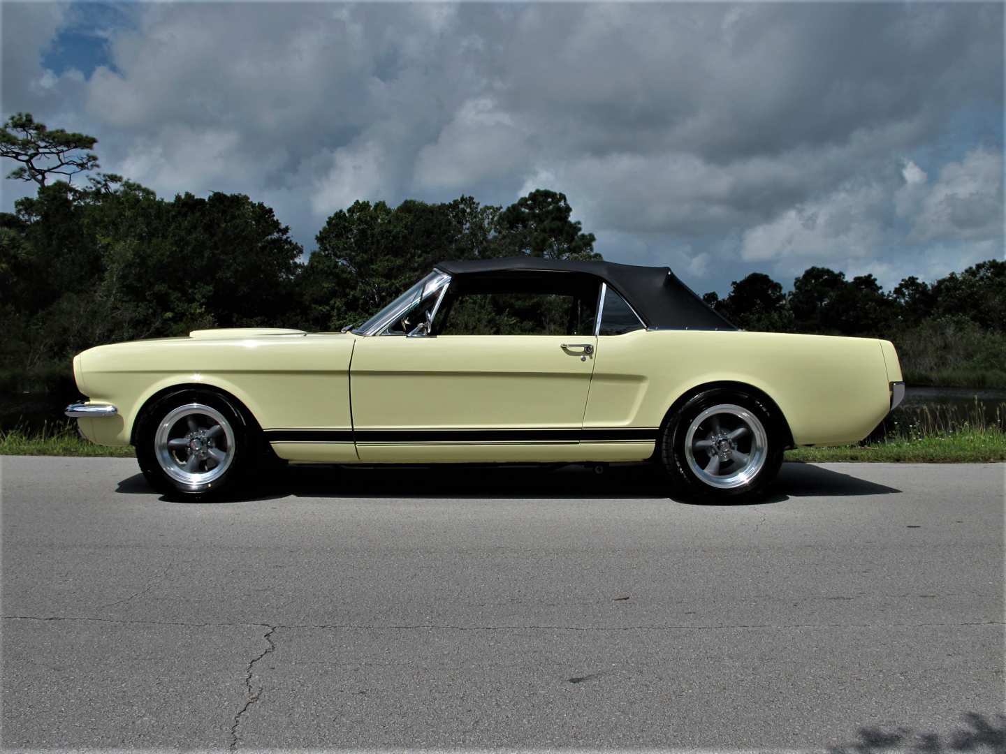 4th Image of a 1966 FORD MUSTANG