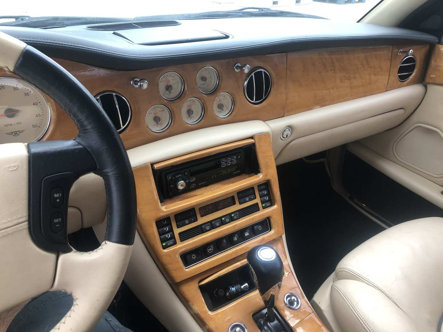 3rd Image of a 2000 BENTLEY ARNAGE RED LABEL