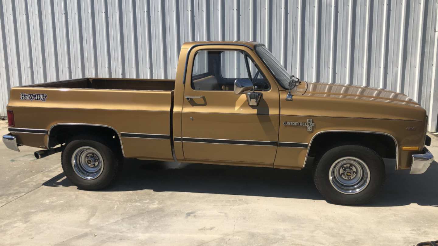 2nd Image of a 1985 CHEVROLET C10