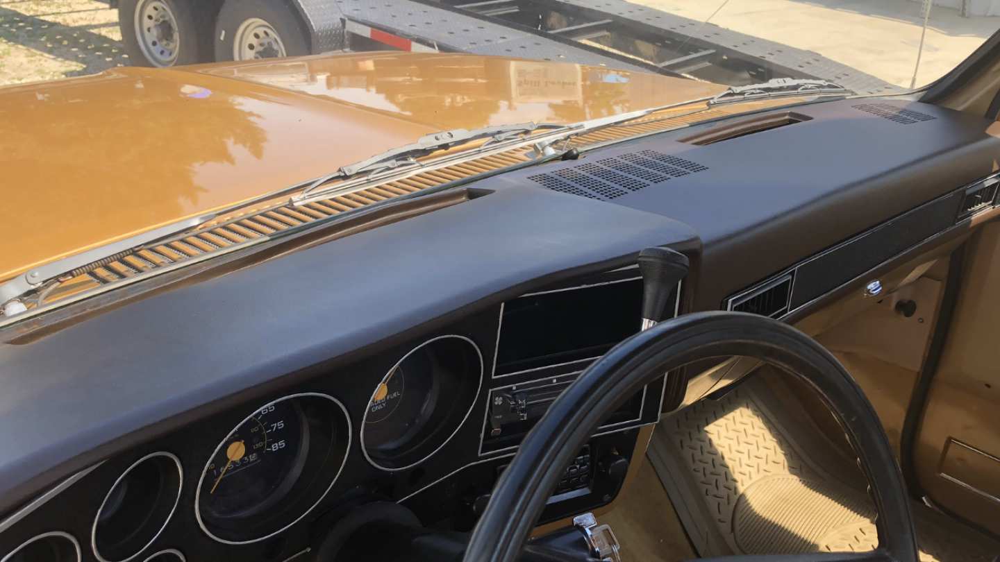 3rd Image of a 1985 CHEVROLET C10