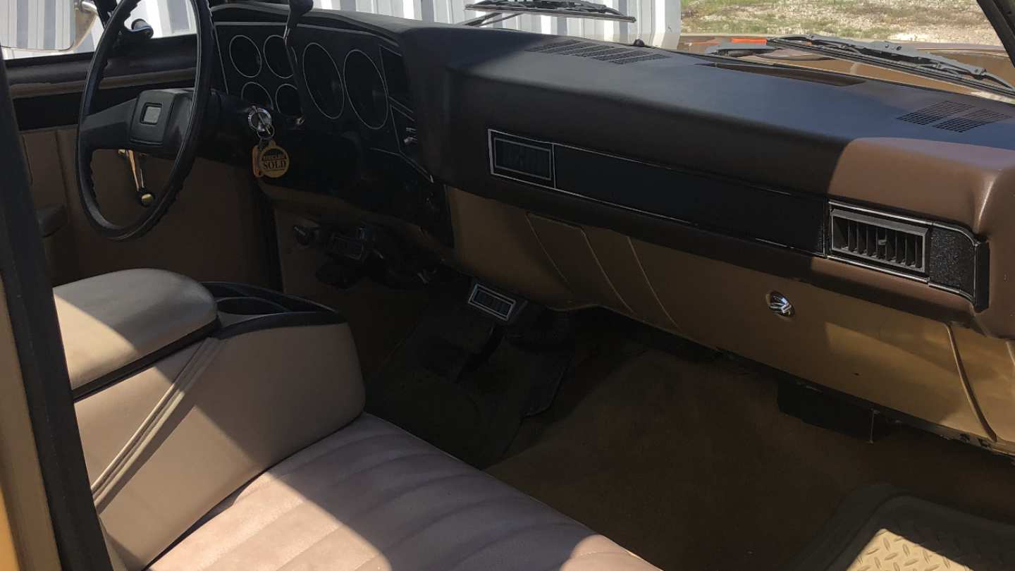5th Image of a 1985 CHEVROLET C10