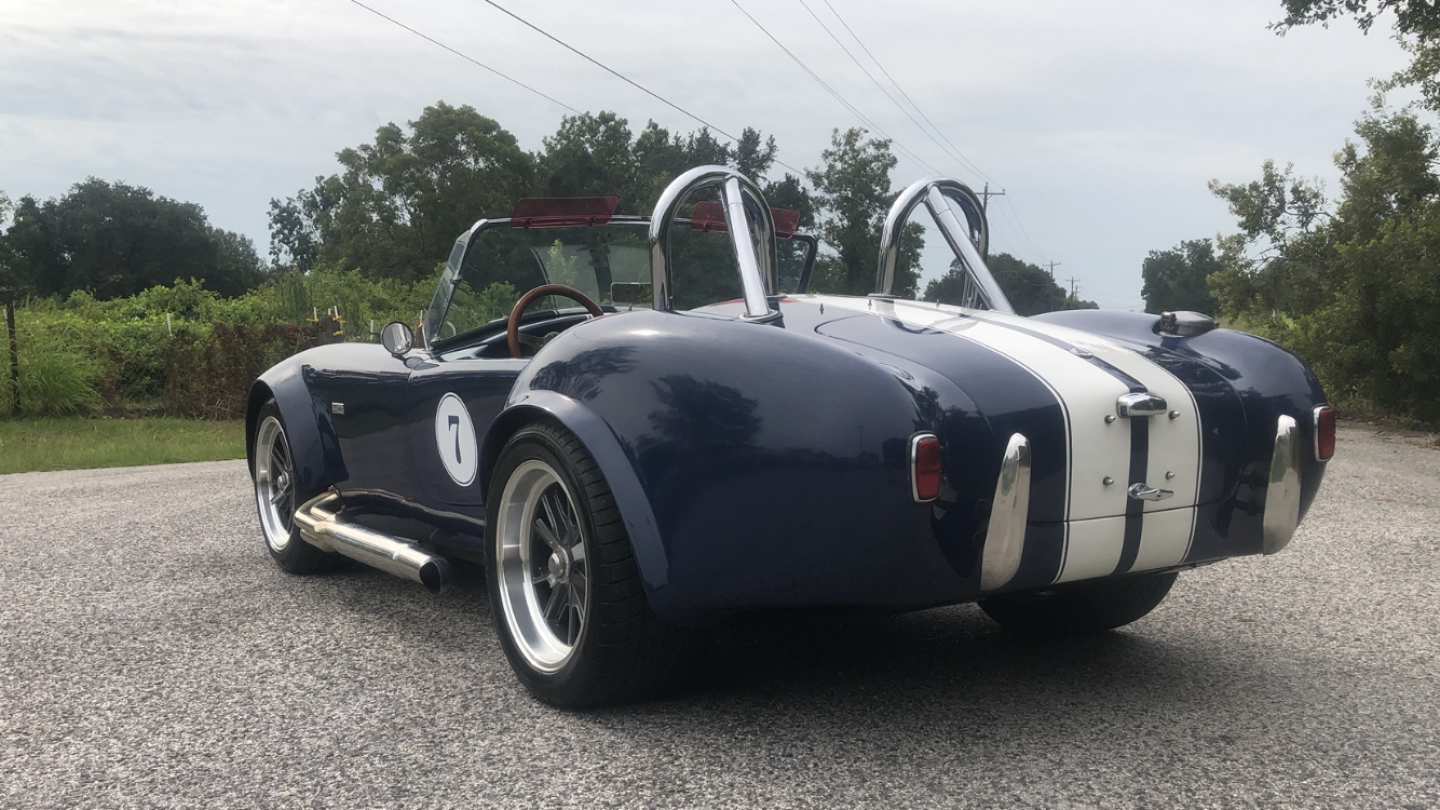 3rd Image of a 1965 FORD COBRA