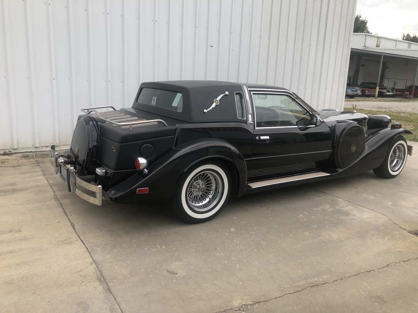 2nd Image of a 1987 FORD MUSTANG LX