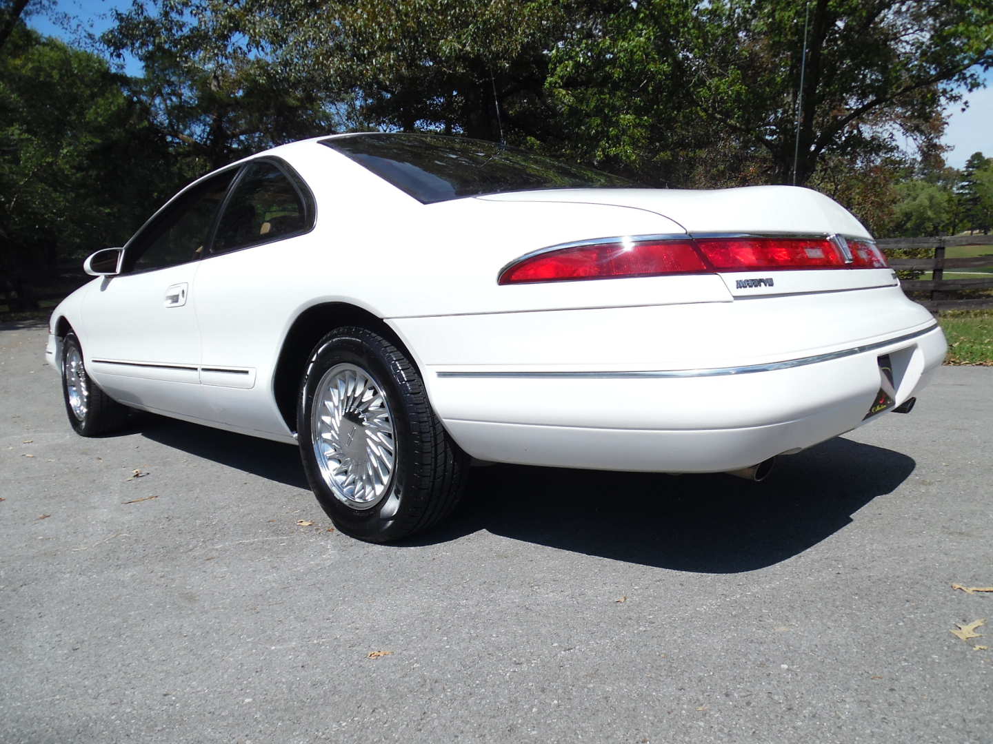 1st Image of a 1995 LINCOLN MARK VIII