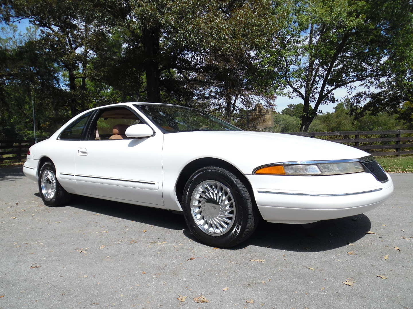 3rd Image of a 1995 LINCOLN MARK VIII