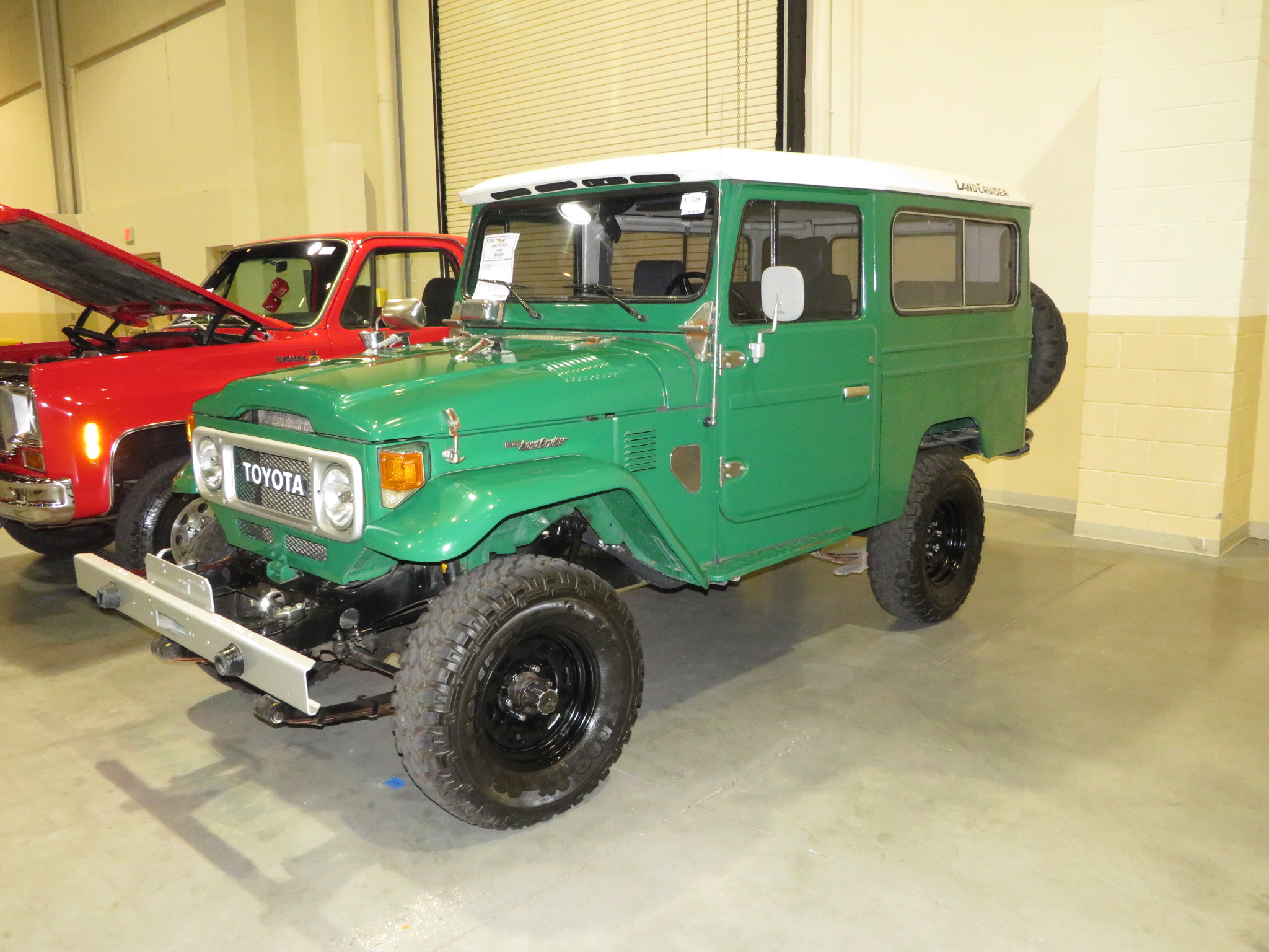 1st Image of a 1982 TOYOTA FJ40