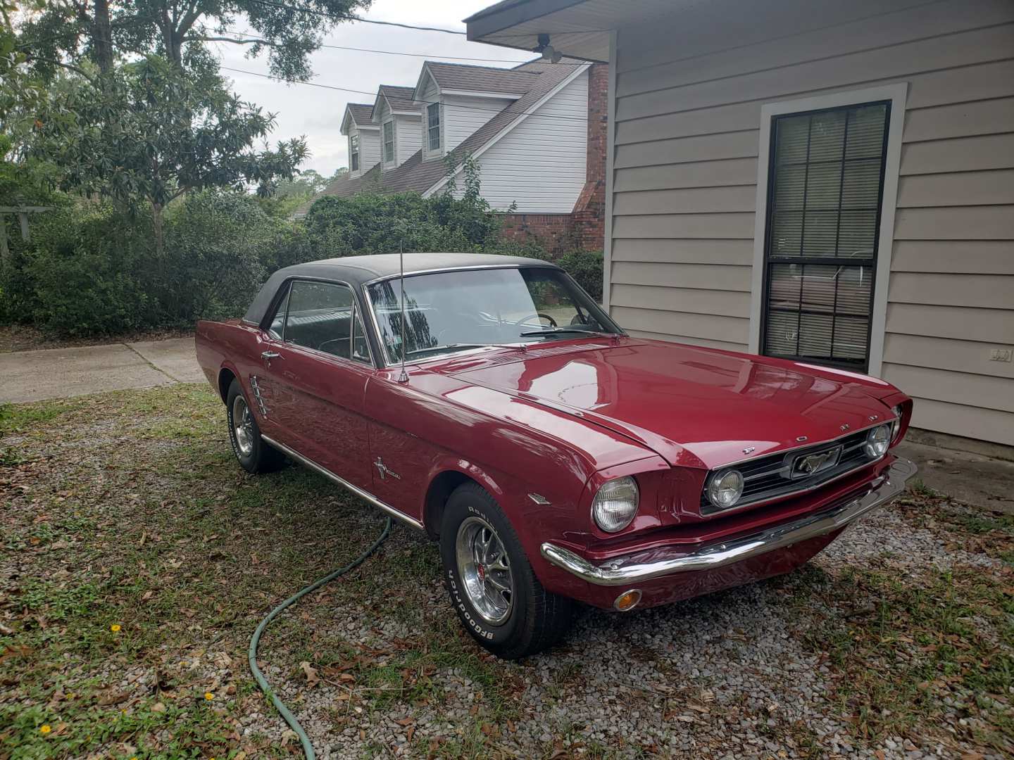 2nd Image of a 1966 FORD MUSTANG