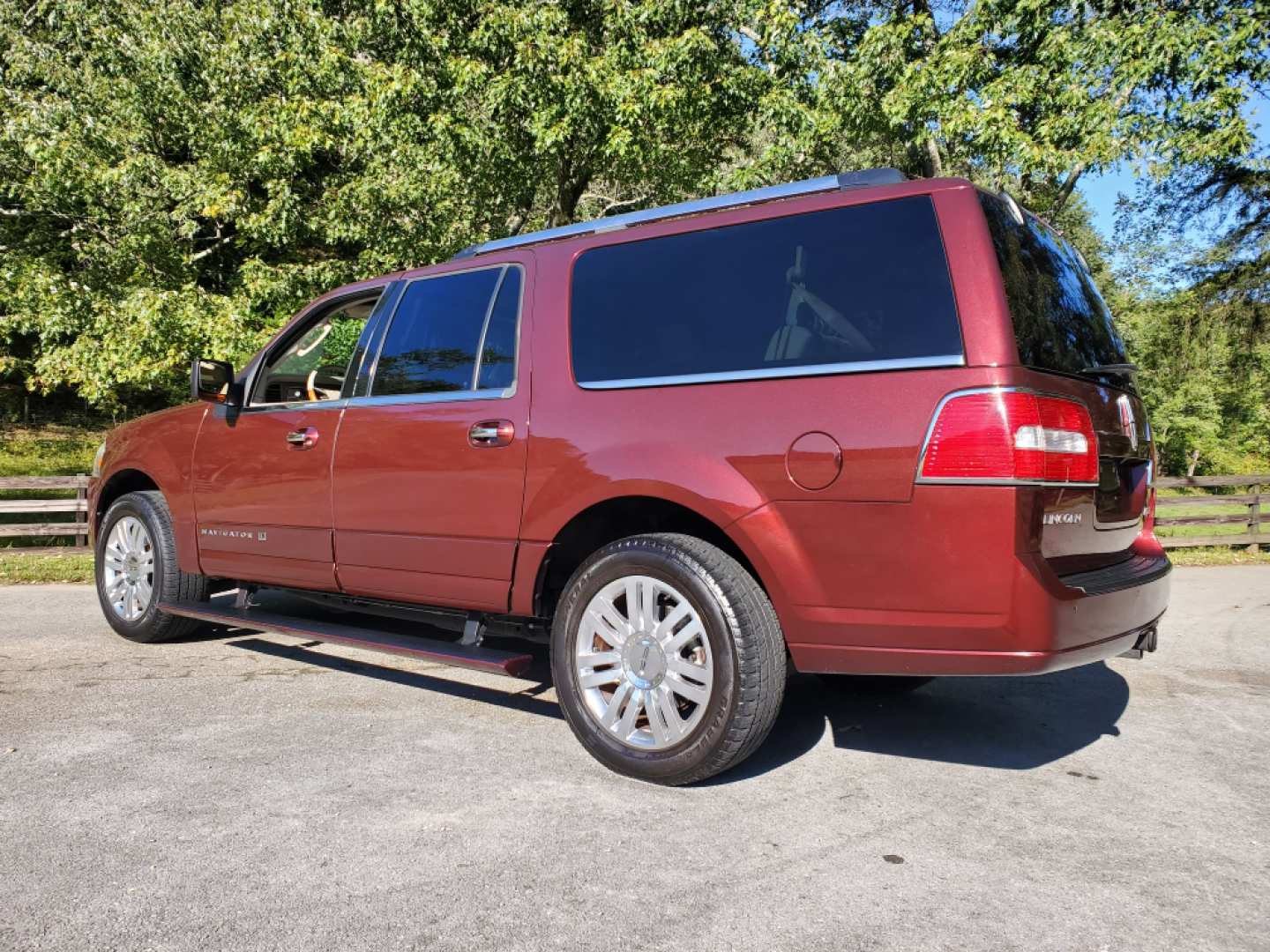 1st Image of a 2011 LINCOLN NAVIGATOR L
