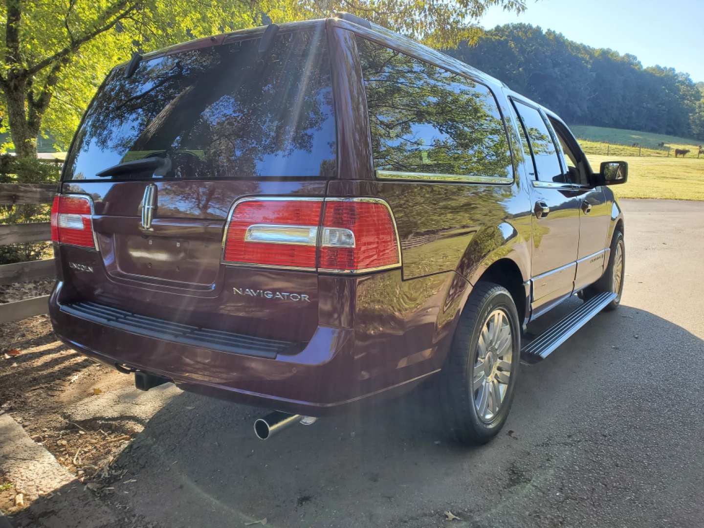 4th Image of a 2011 LINCOLN NAVIGATOR L