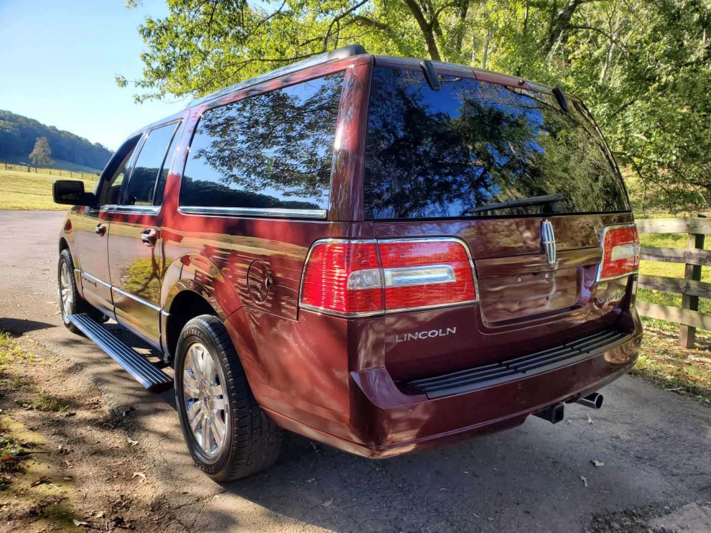 5th Image of a 2011 LINCOLN NAVIGATOR L