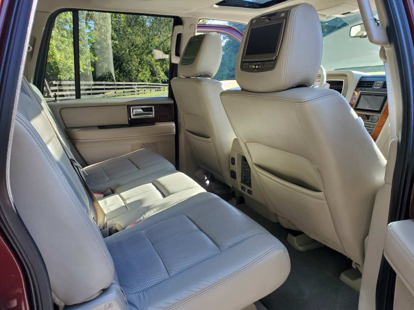 7th Image of a 2011 LINCOLN NAVIGATOR L