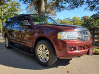 Image 3 of 9 of a 2011 LINCOLN NAVIGATOR L