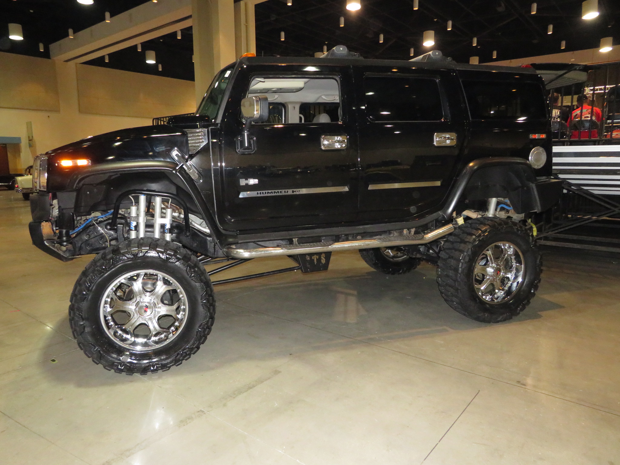 2nd Image of a 2003 HUMMER H2 3/4 TON