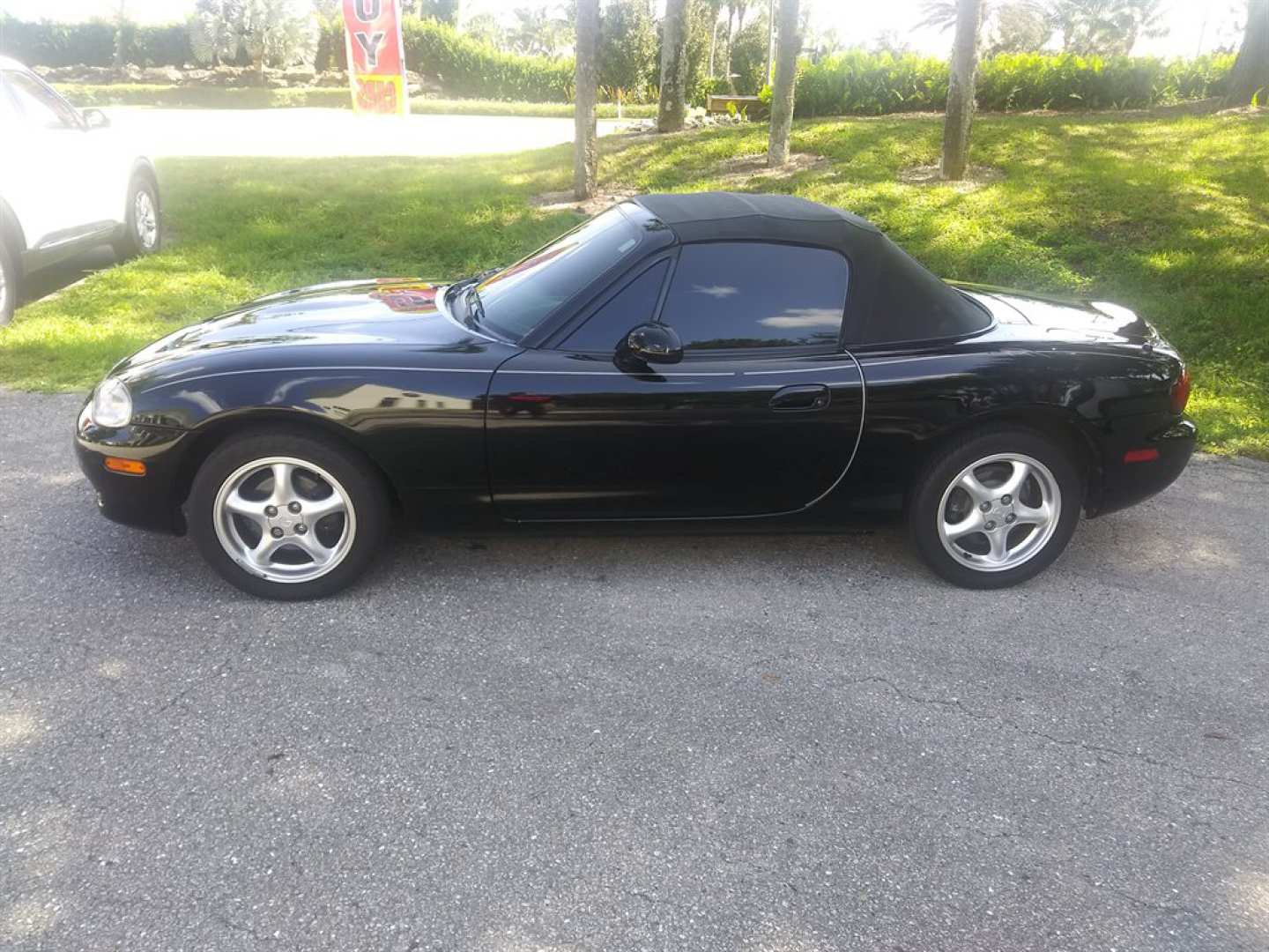 2nd Image of a 2002 MAZDA MX-5 MIATA