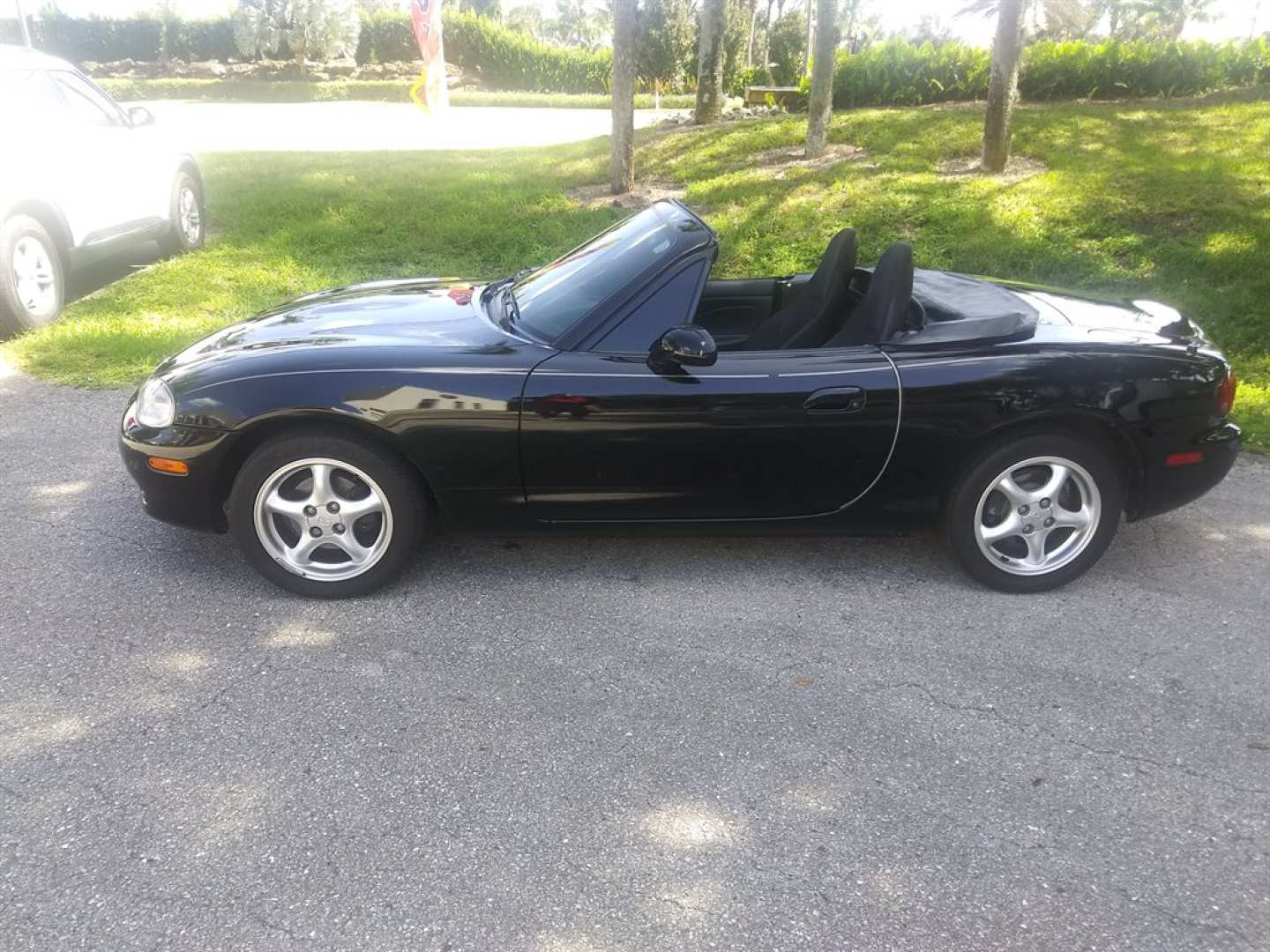 5th Image of a 2002 MAZDA MX-5 MIATA