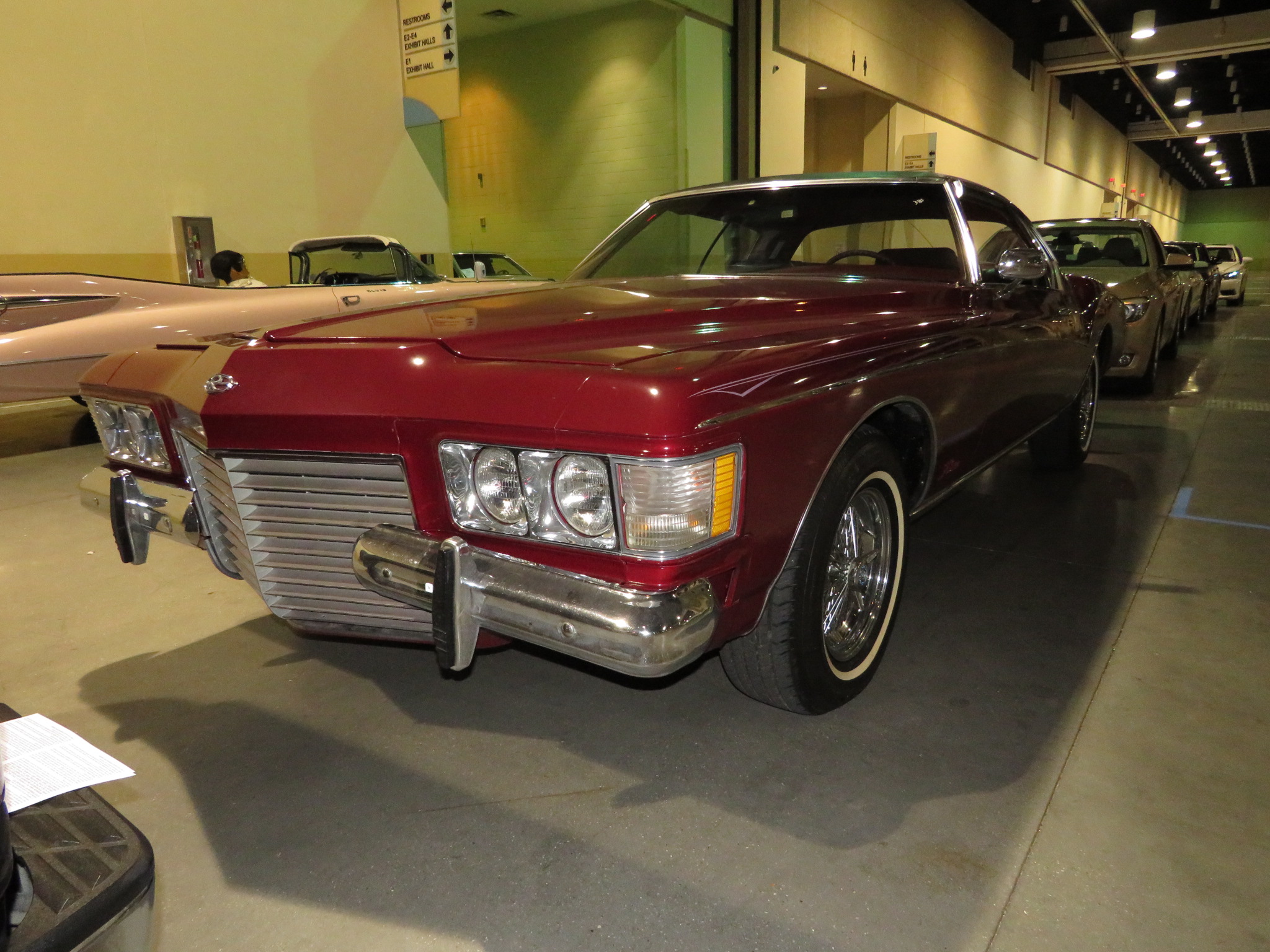 2nd Image of a 1973 BUICK RIVIERA