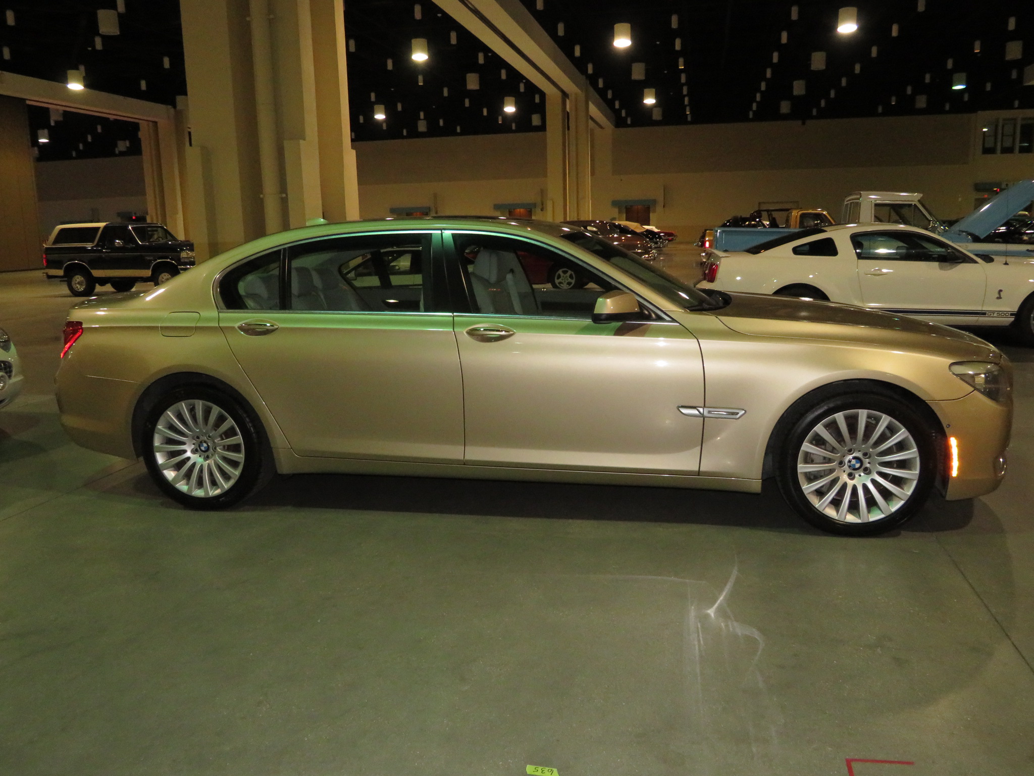 2nd Image of a 2010 BMW 7 SERIES 750LI