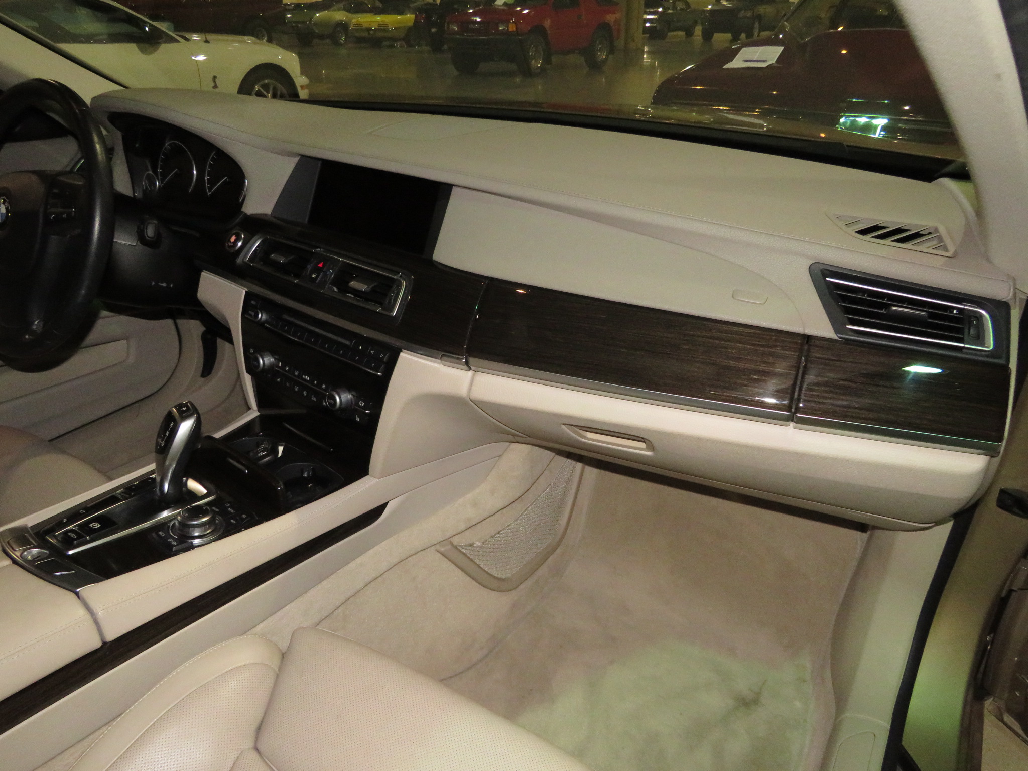 7th Image of a 2010 BMW 7 SERIES 750LI