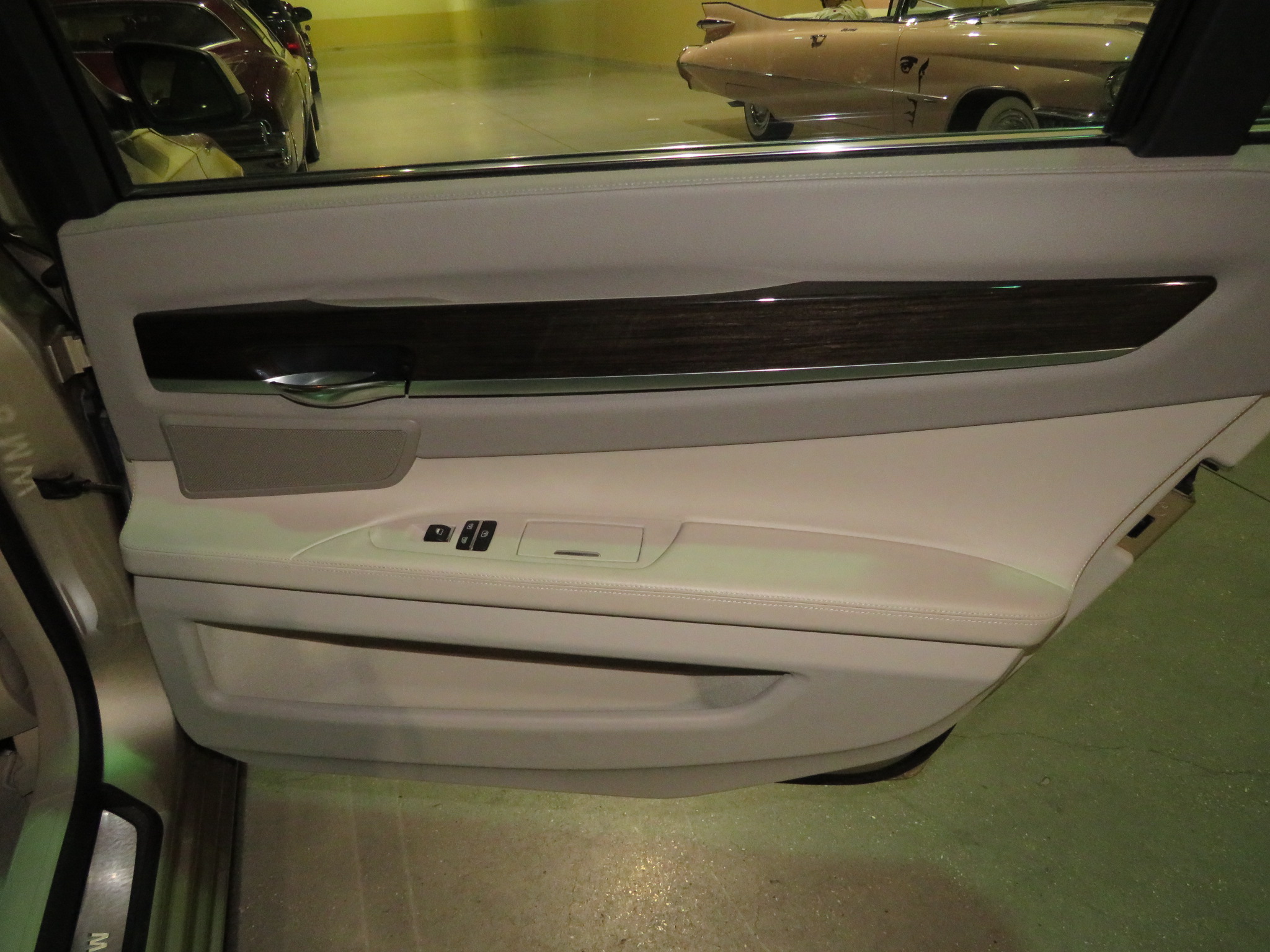 11th Image of a 2010 BMW 7 SERIES 750LI