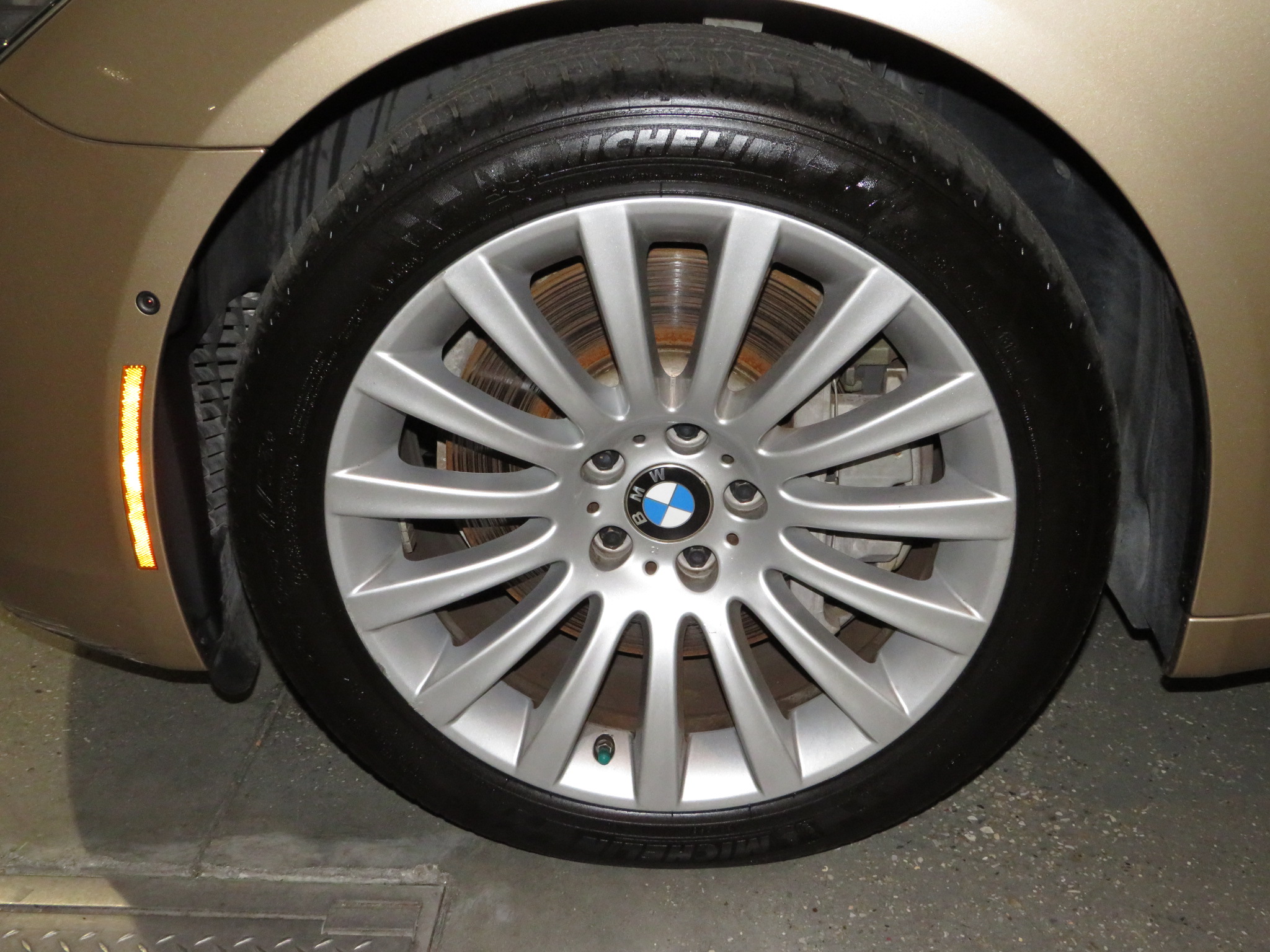 14th Image of a 2010 BMW 7 SERIES 750LI