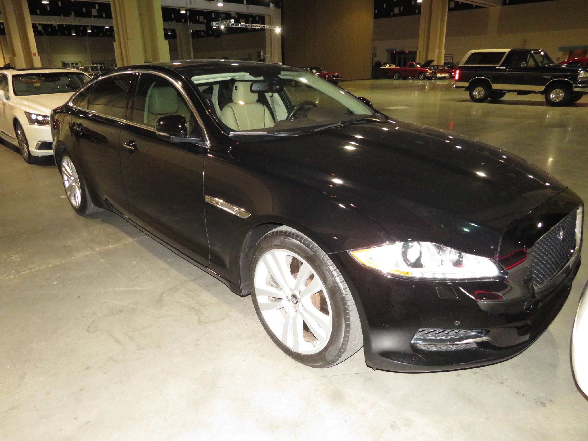 2nd Image of a 2013 JAGUAR XJ XJL SUPERCHARGED