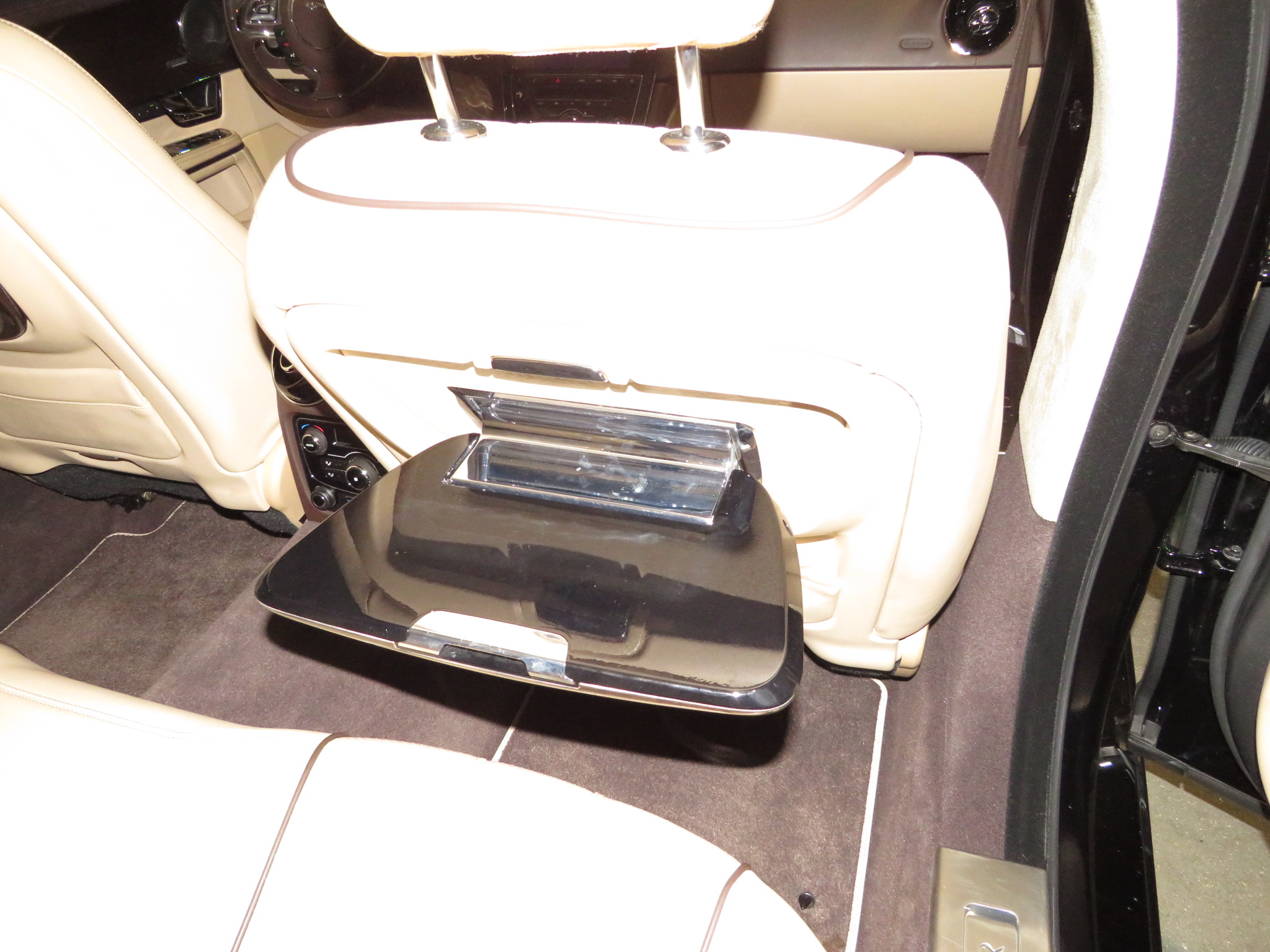 14th Image of a 2013 JAGUAR XJ XJL SUPERCHARGED