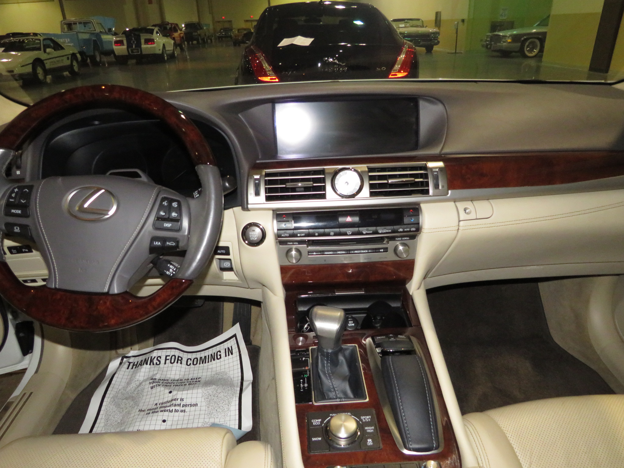 5th Image of a 2013 LEXUS LS 460