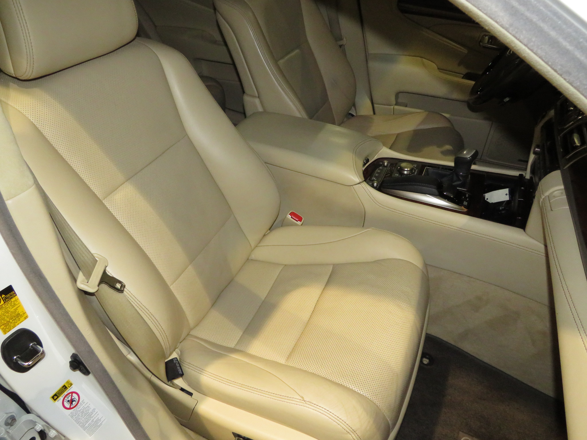 9th Image of a 2013 LEXUS LS 460