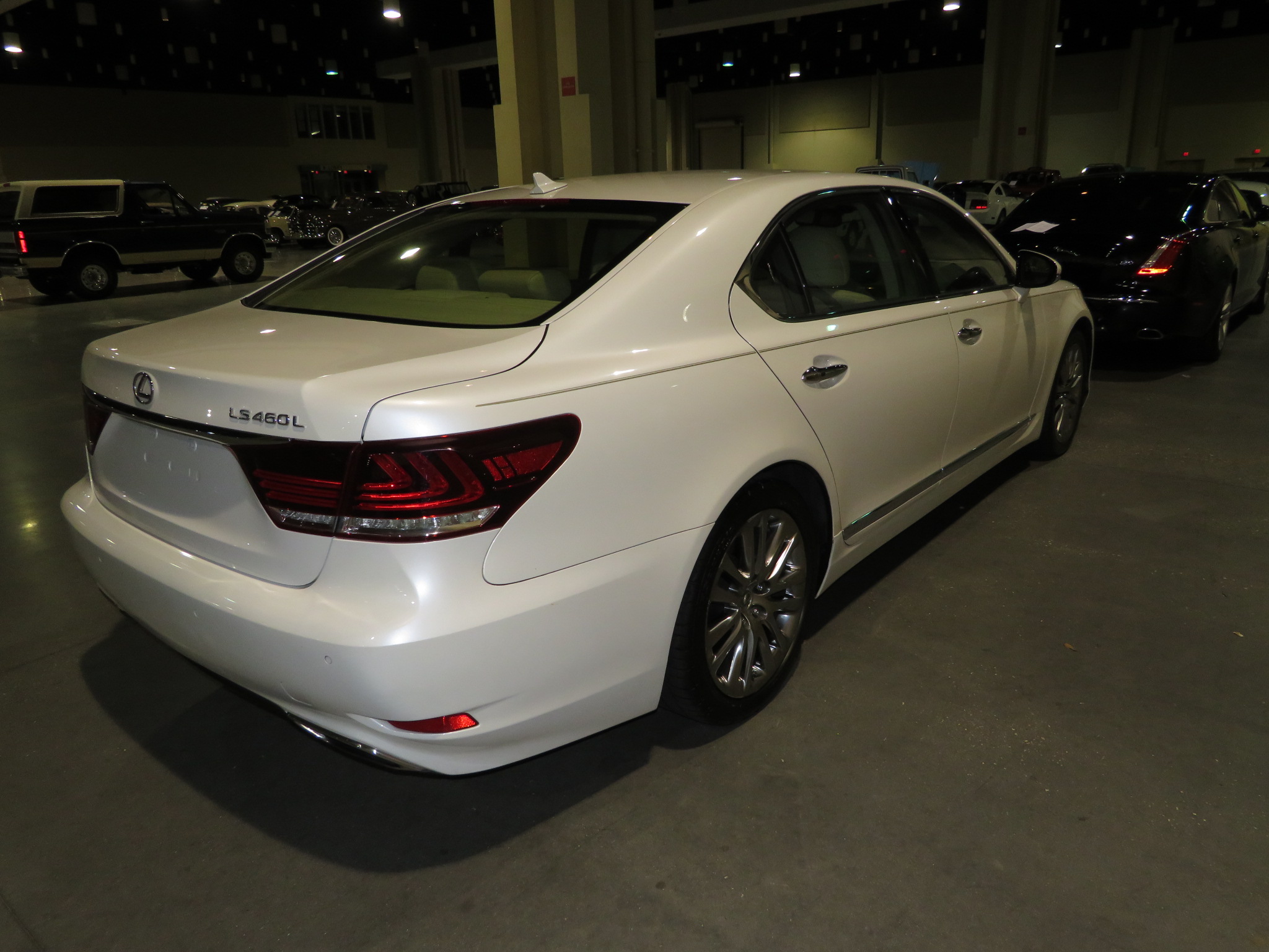 12th Image of a 2013 LEXUS LS 460