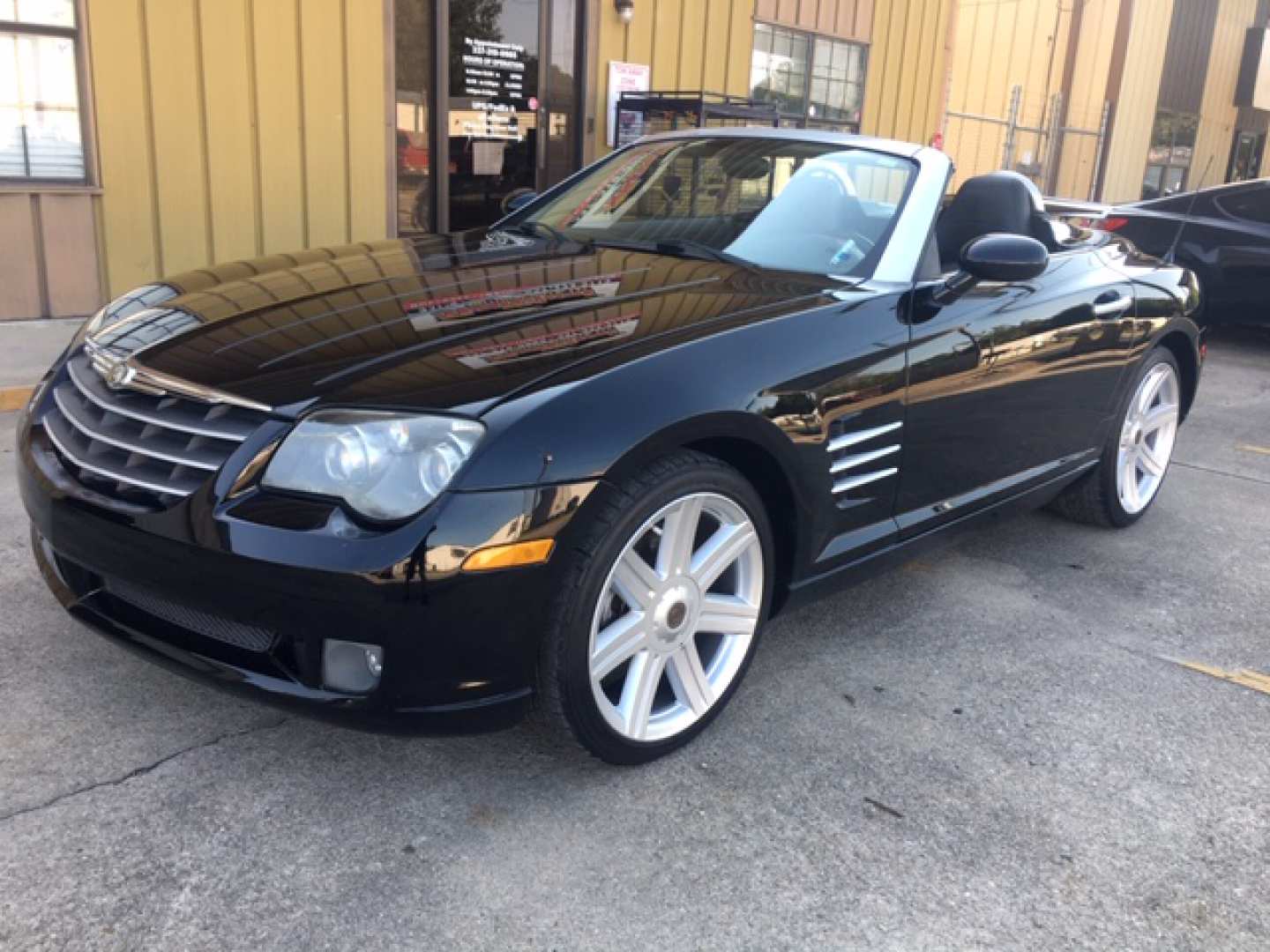 2nd Image of a 2005 CHRYSLER CROSSFIRE LHD
