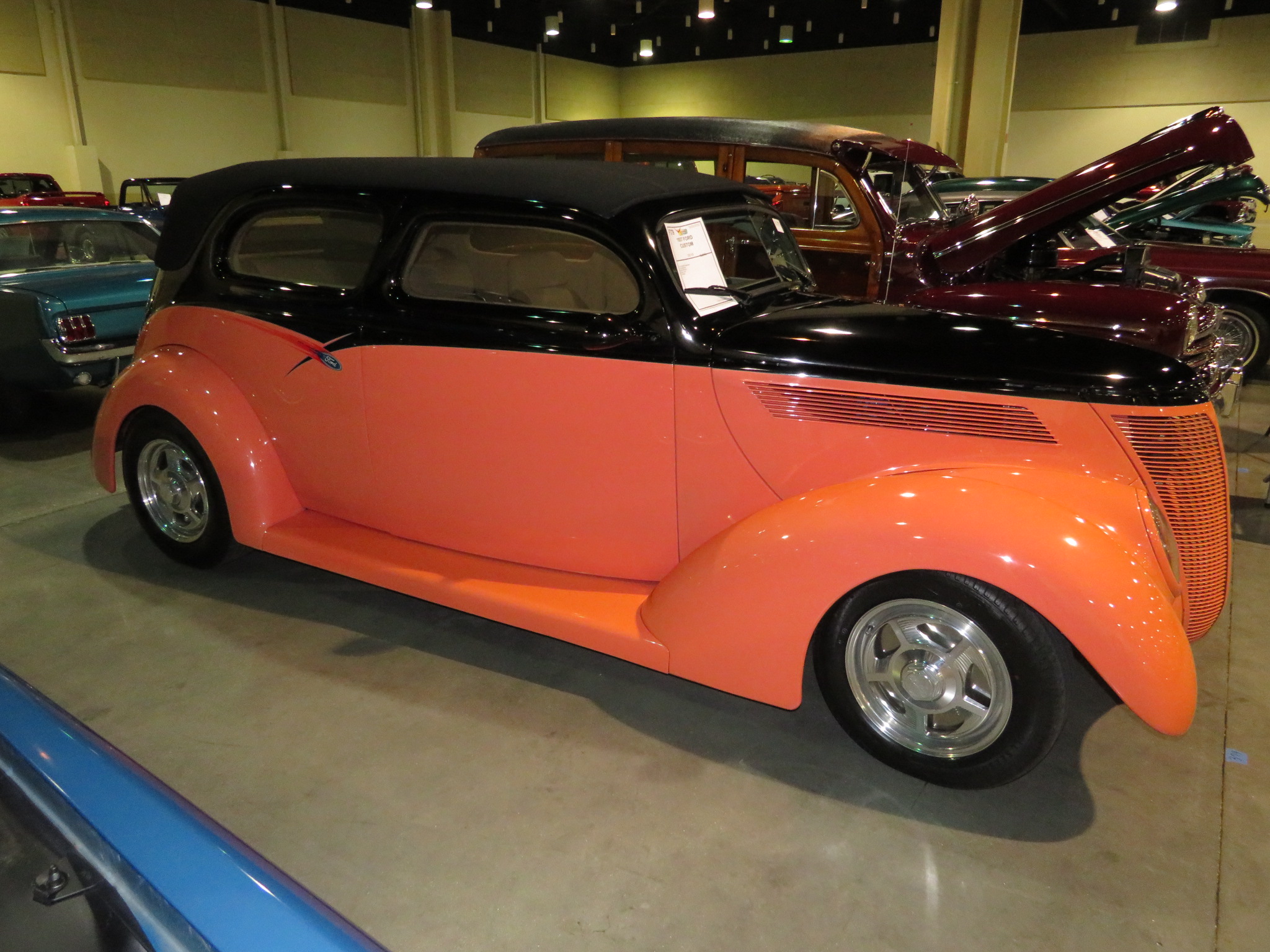 2nd Image of a 1937 FORD CUSTOM