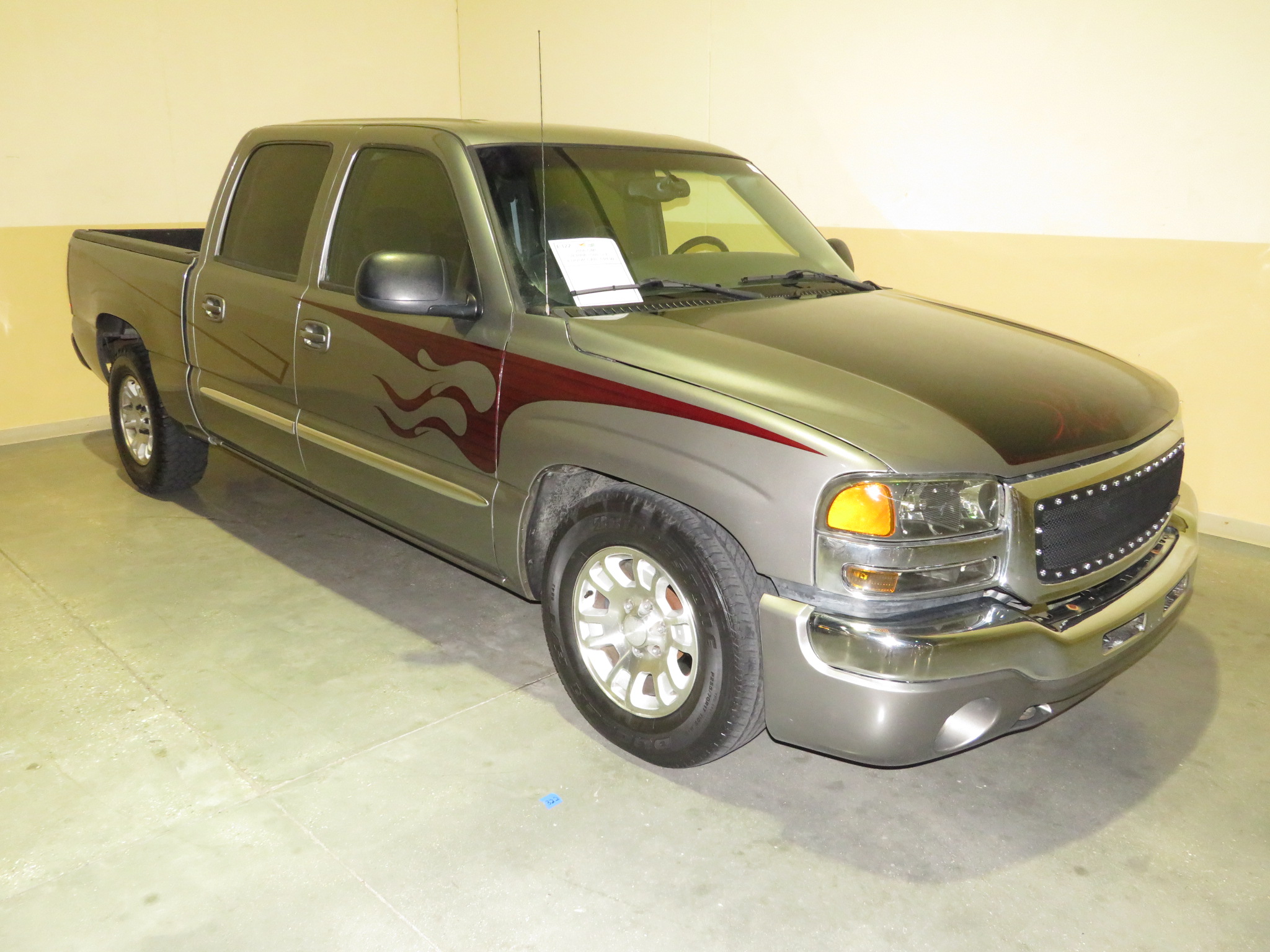 1st Image of a 2006 GMC SIERRA 1500 SLE