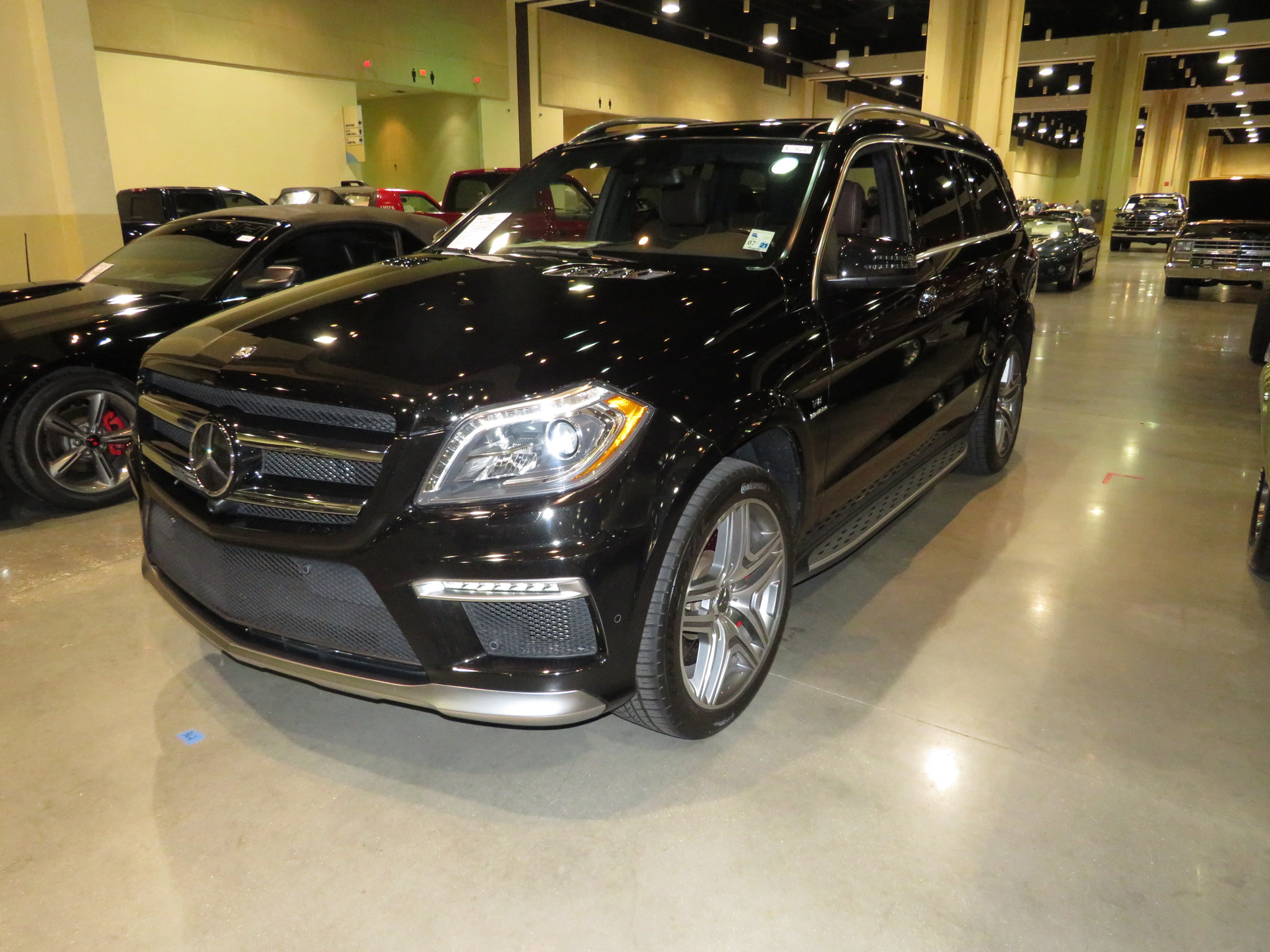 3rd Image of a 2015 MERCEDES-BENZ GL-CLASS GL63 AMG