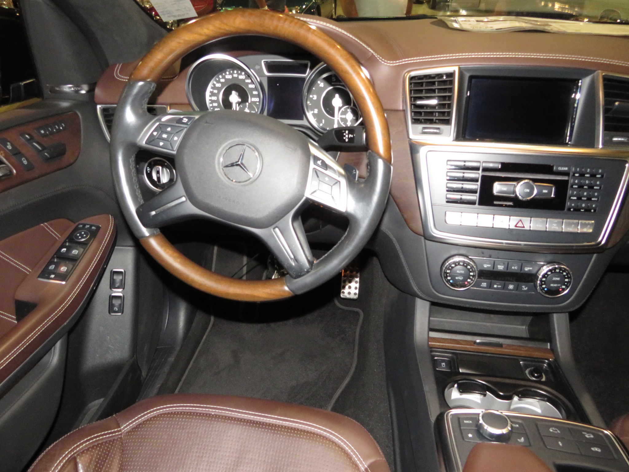 8th Image of a 2015 MERCEDES-BENZ GL-CLASS GL63 AMG