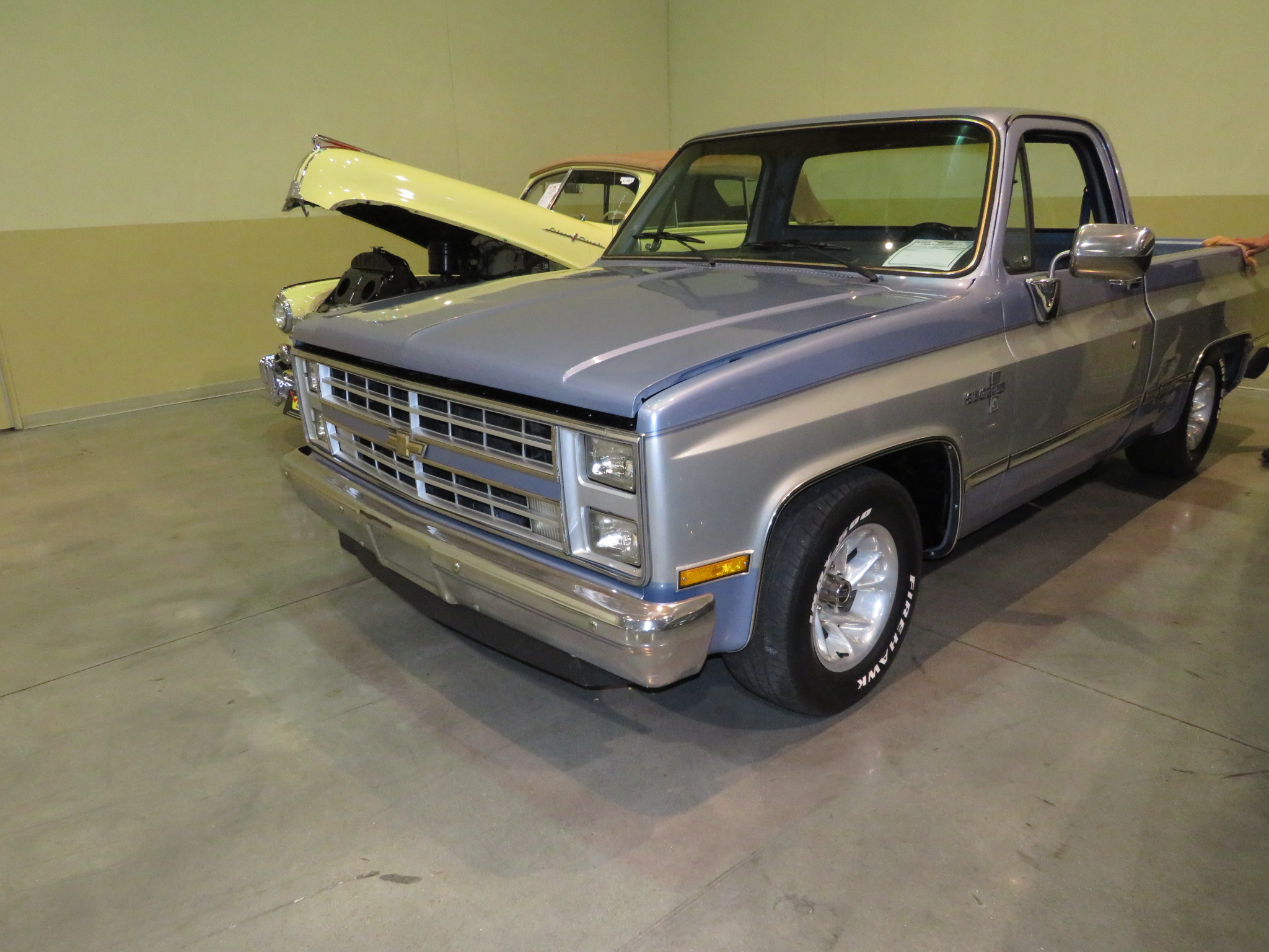 2nd Image of a 1985 CHEVROLET C10