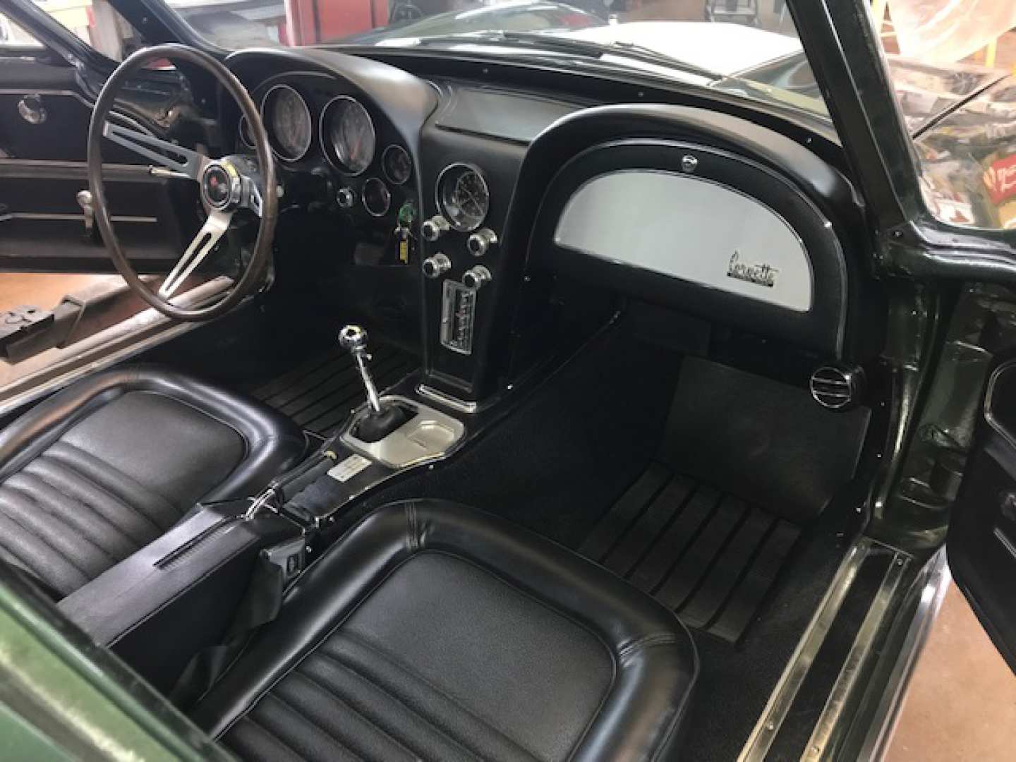 2nd Image of a 1967 CHEVROLET CORVETTE