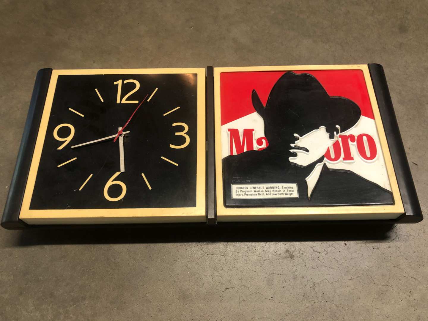 0th Image of a N/A MARLBORO CIGARETTE VINTAGE CLOCK