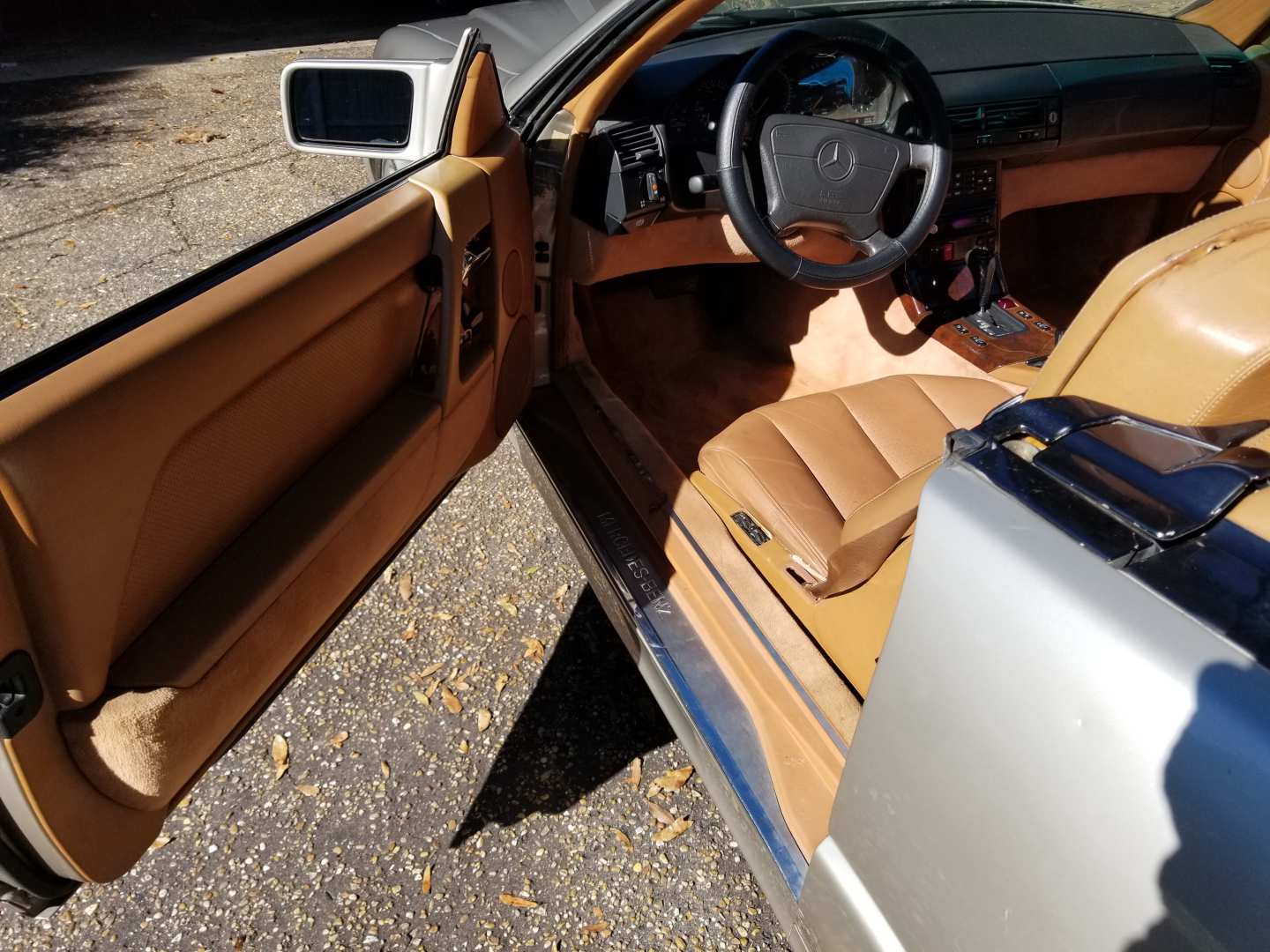 2nd Image of a 1995 MERCEDES-BENZ SL-CLASS SL320