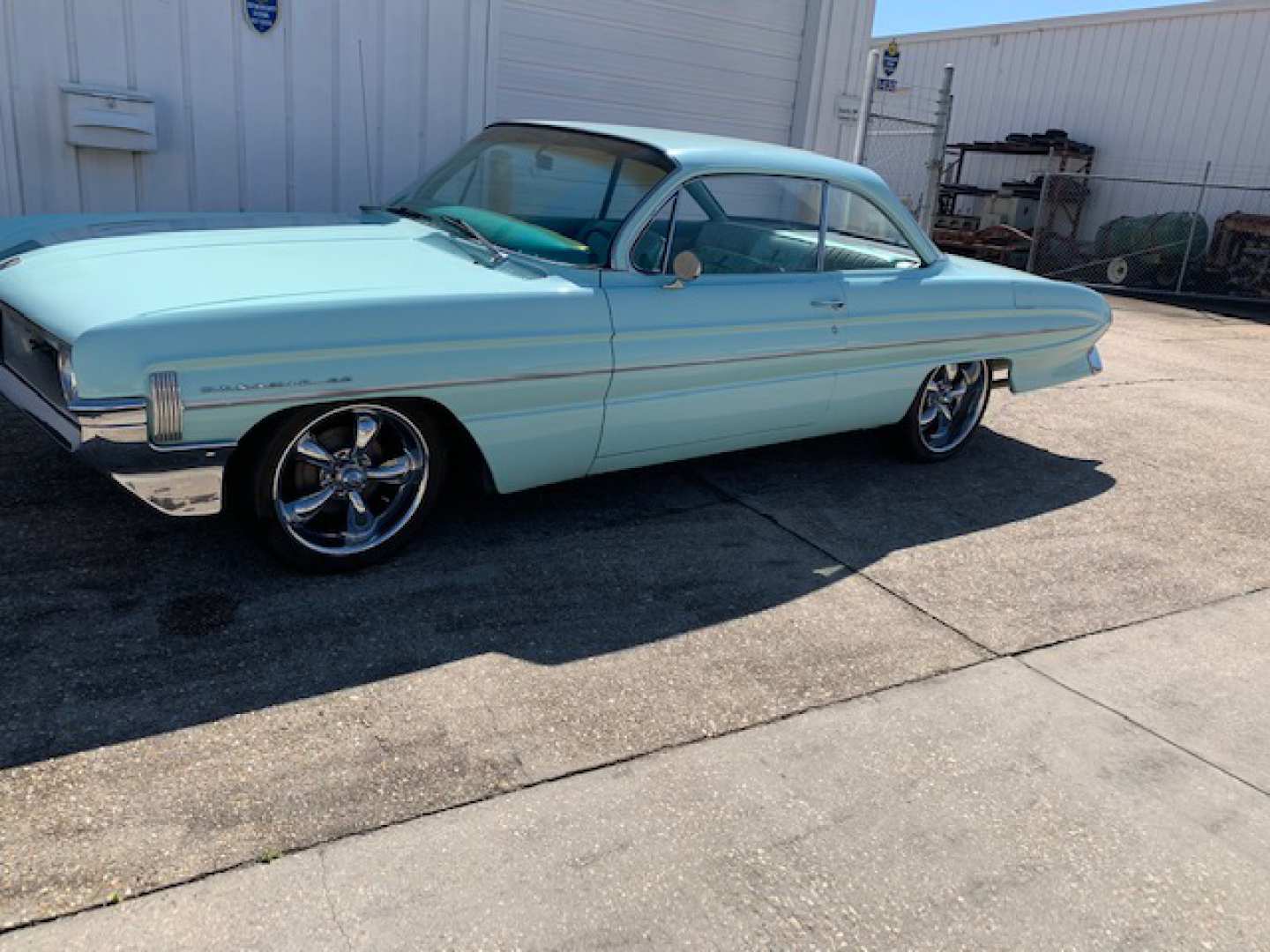 2nd Image of a 1961 OLDSMOBILE 88