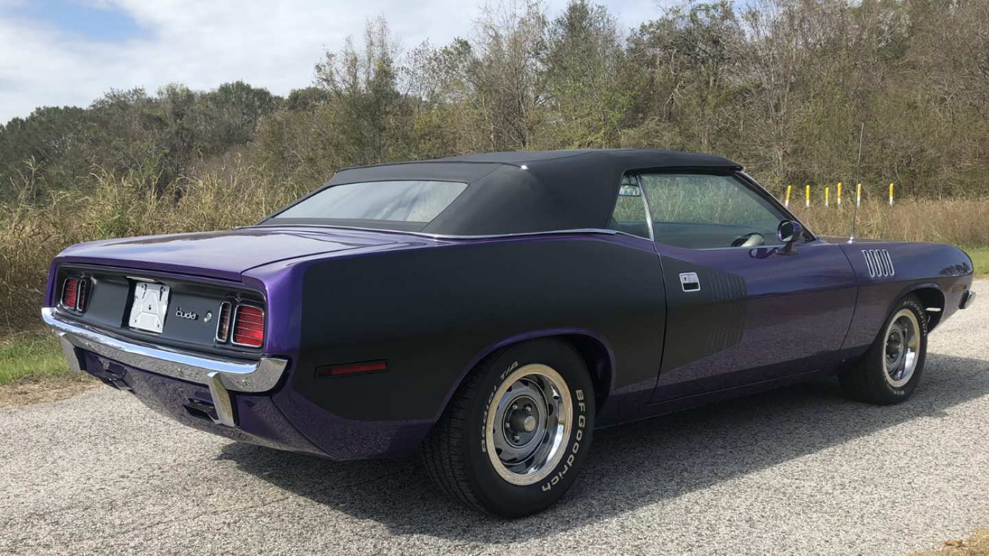 3rd Image of a 1971 PLYMOUTH BARRACUDA