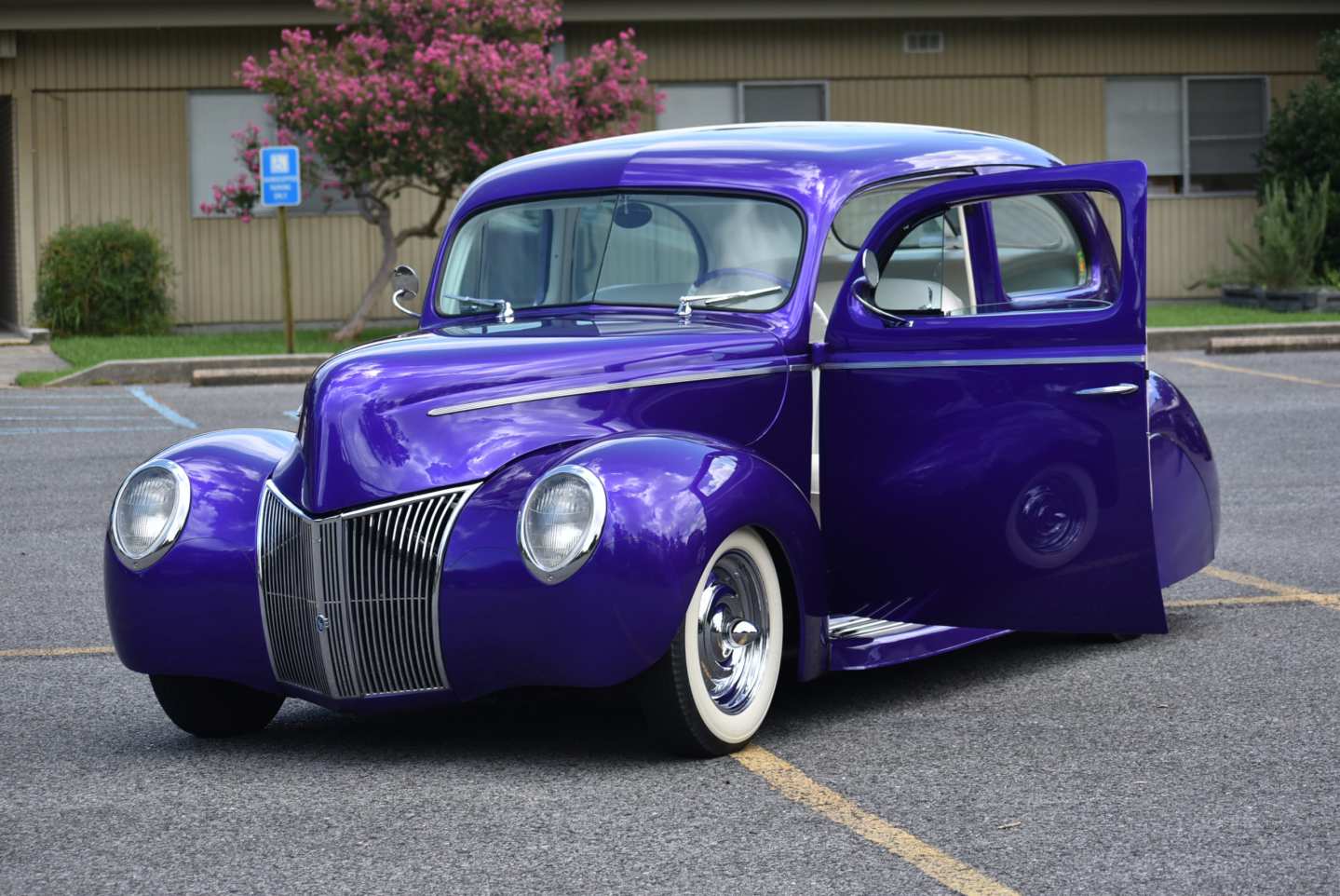 2nd Image of a 1940 FORD SEDAN