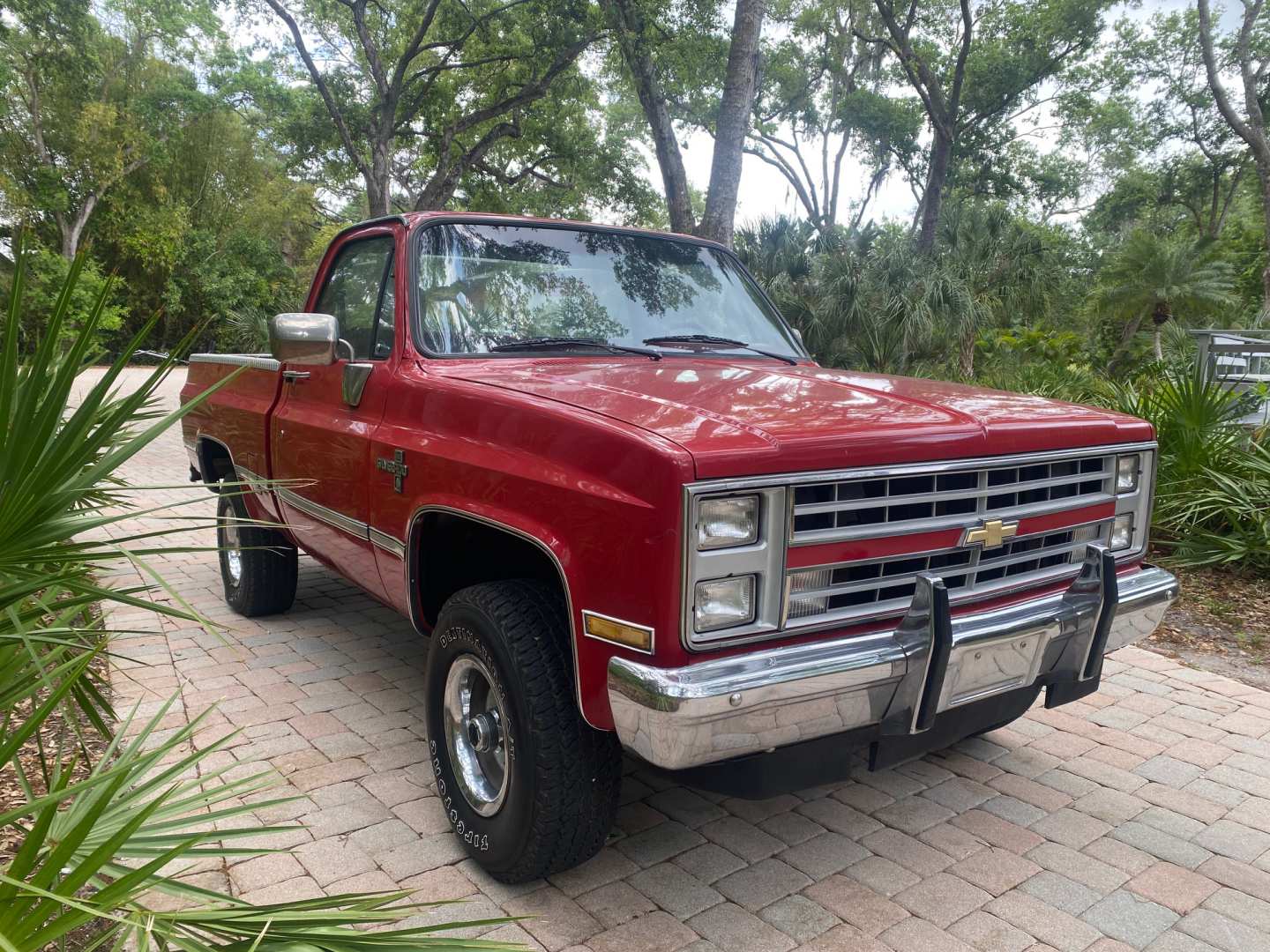 2nd Image of a 1986 CHEVROLET K10