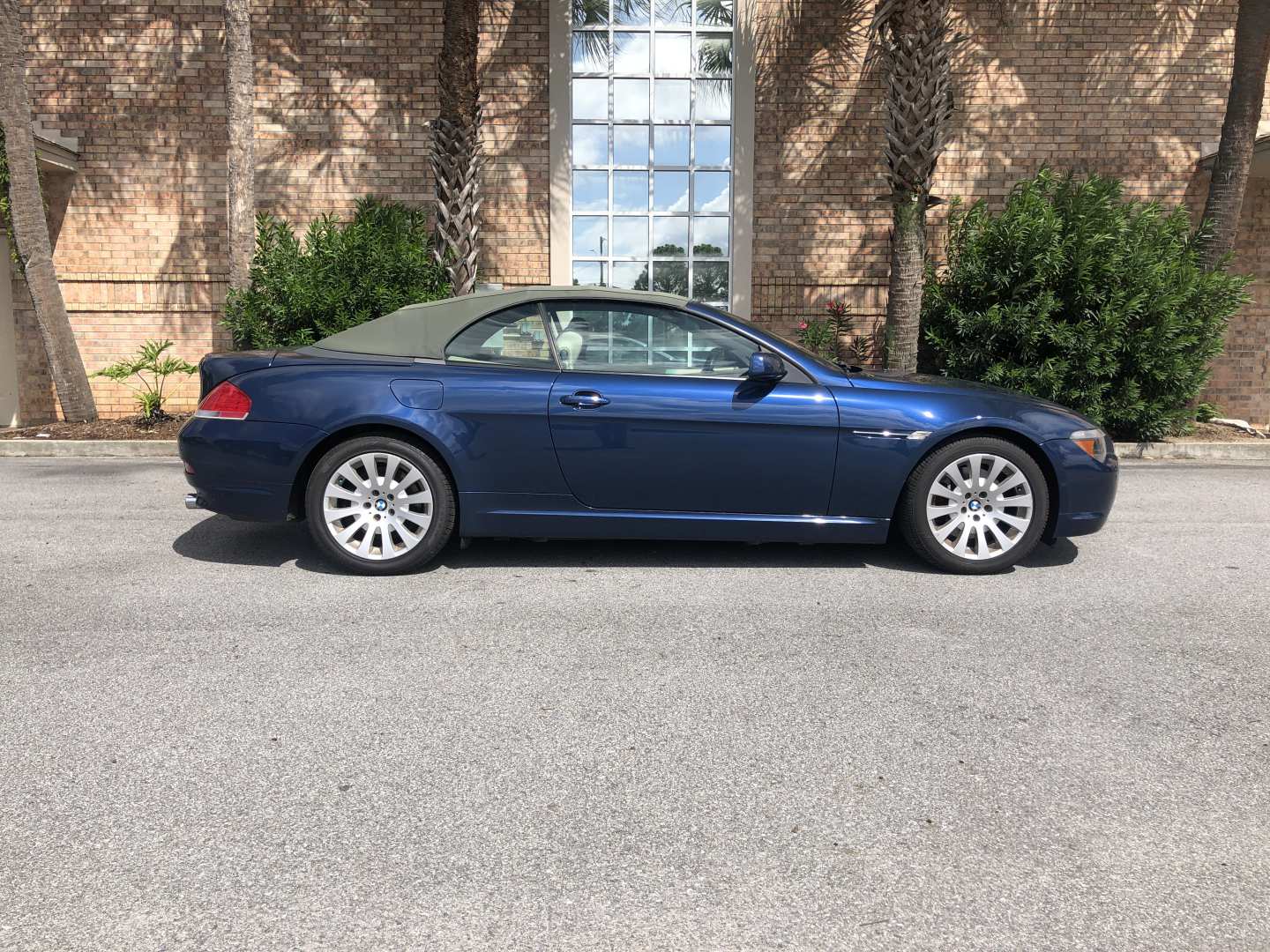 1st Image of a 2005 BMW 6 SERIES 645CIC