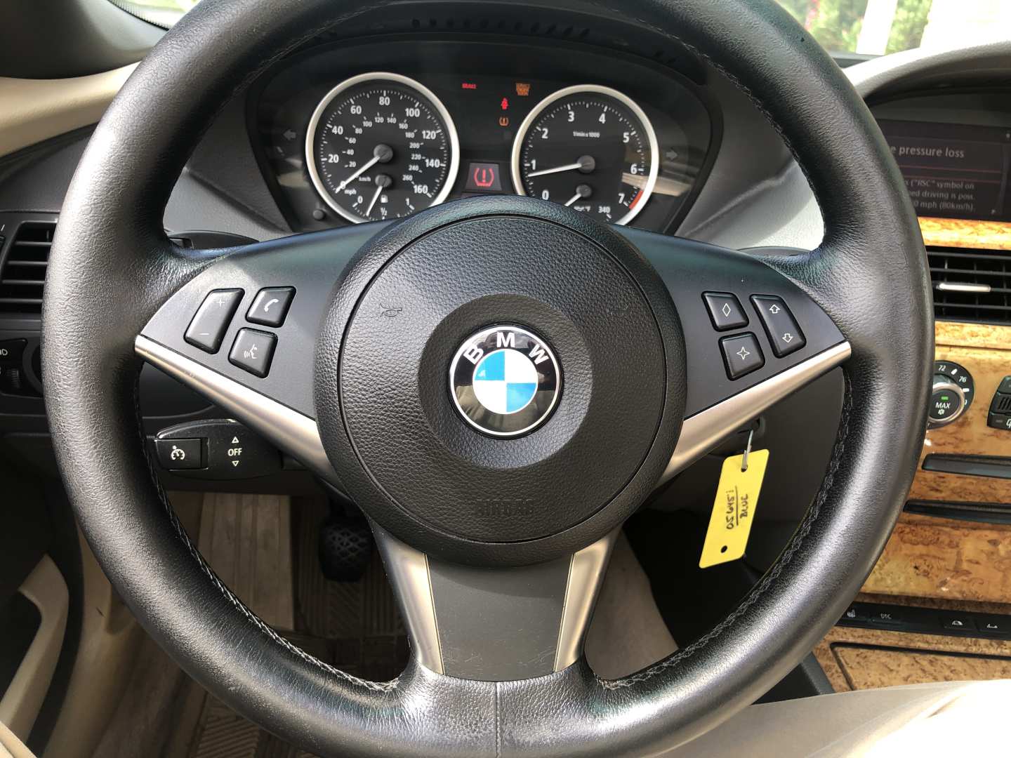 3rd Image of a 2005 BMW 6 SERIES 645CIC