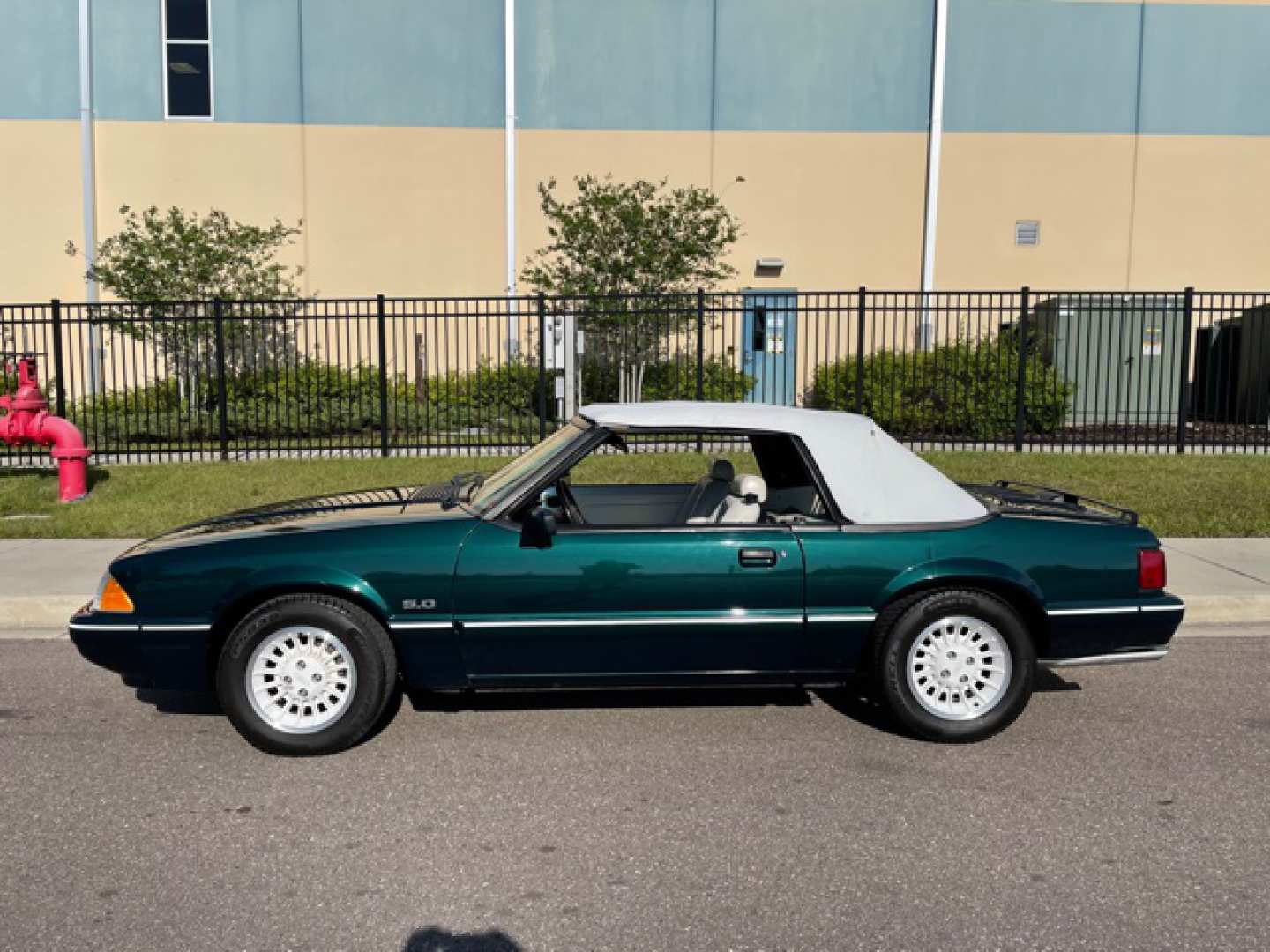 2nd Image of a 1990 FORD MUSTANG LX