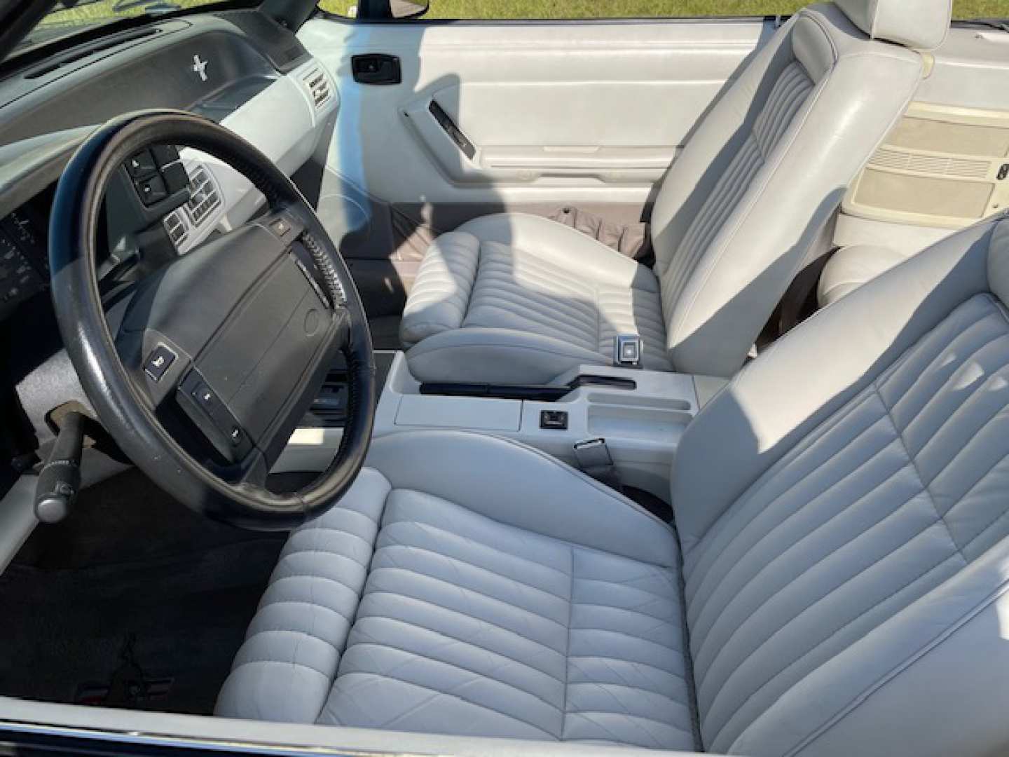 3rd Image of a 1990 FORD MUSTANG LX