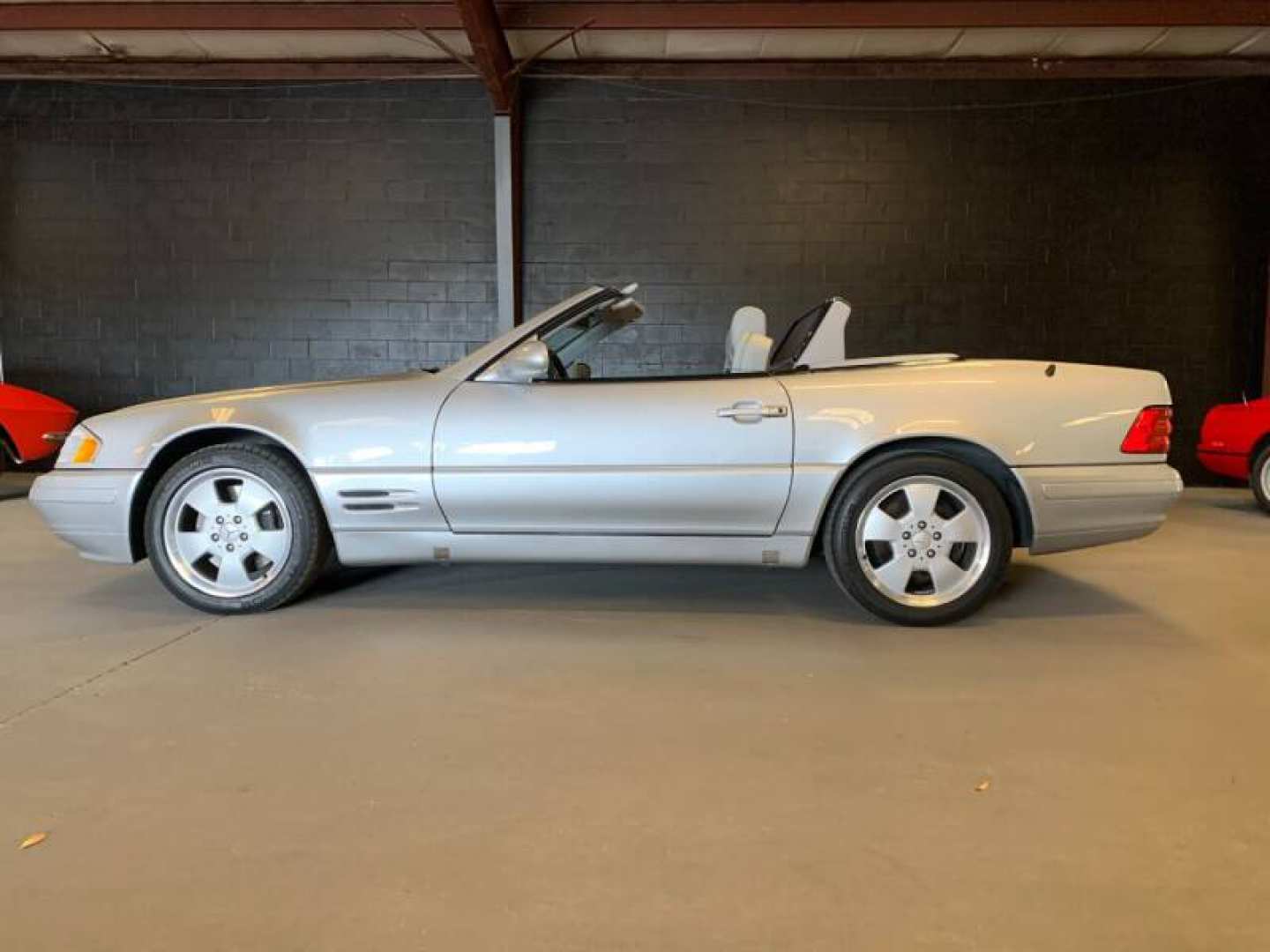 3rd Image of a 2000 MERCEDES-BENZ SL-CLASS SL500